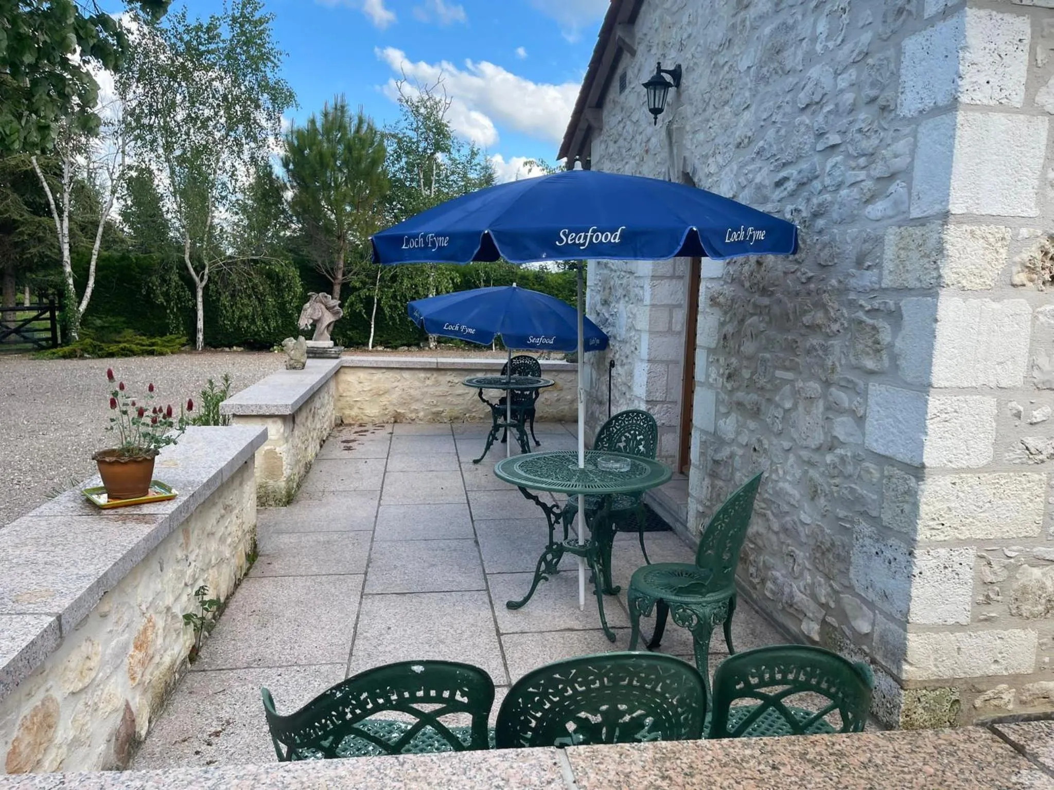 Patio in Les Grozilles