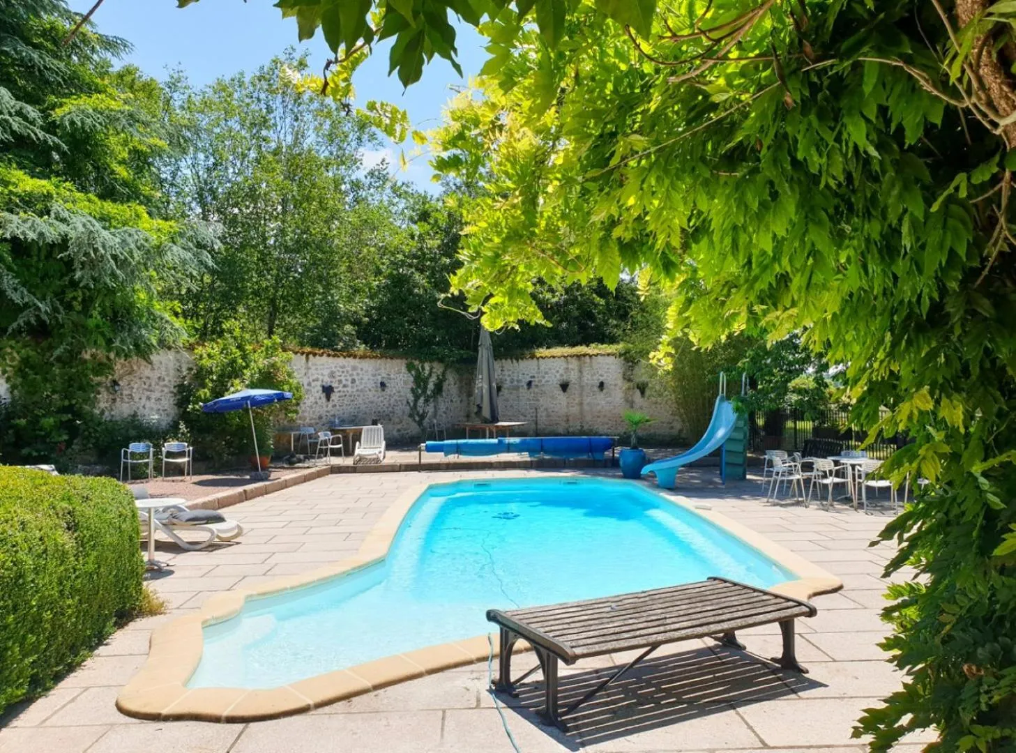 Swimming pool in Les Grozilles