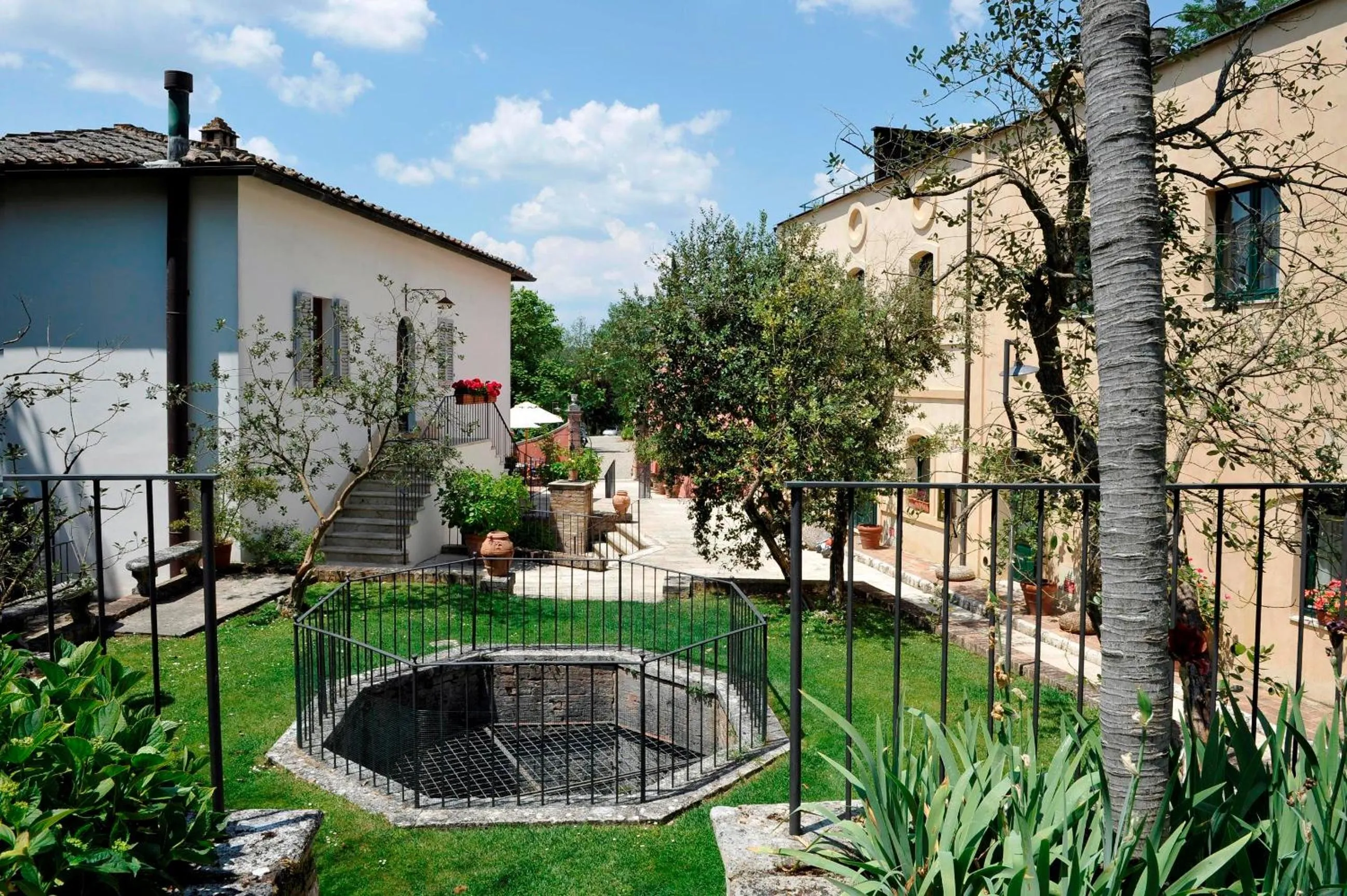 Property building in Borgo Grondaie