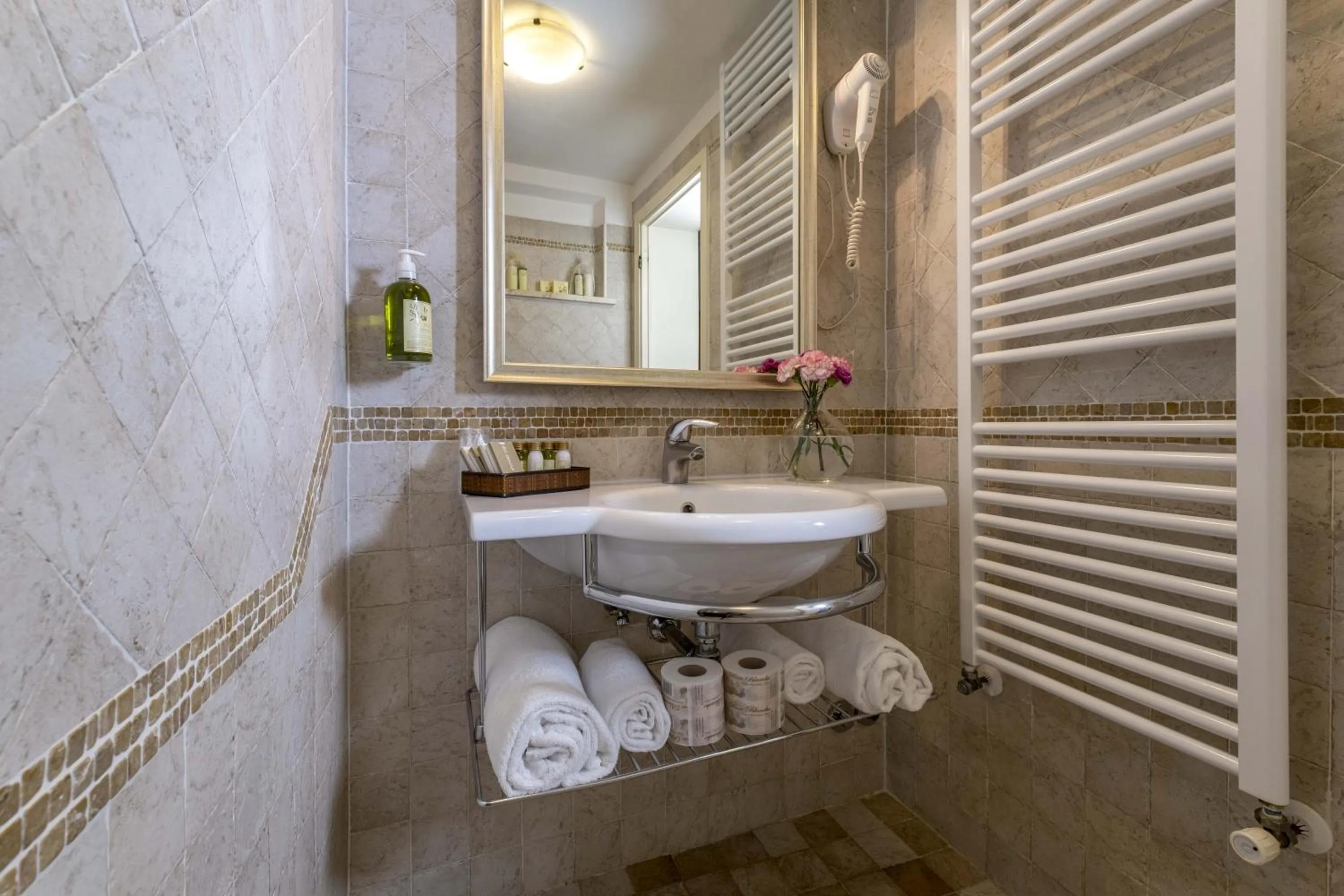 Shower in Borgo Grondaie