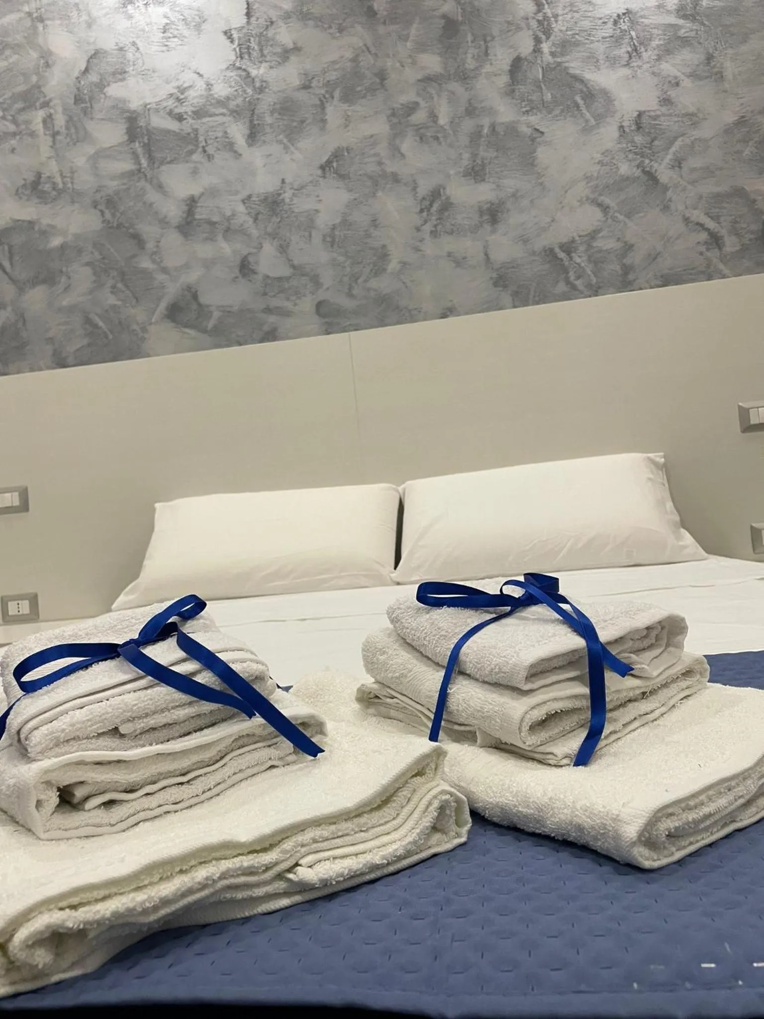 Bed in 3 Rooms Chiaia