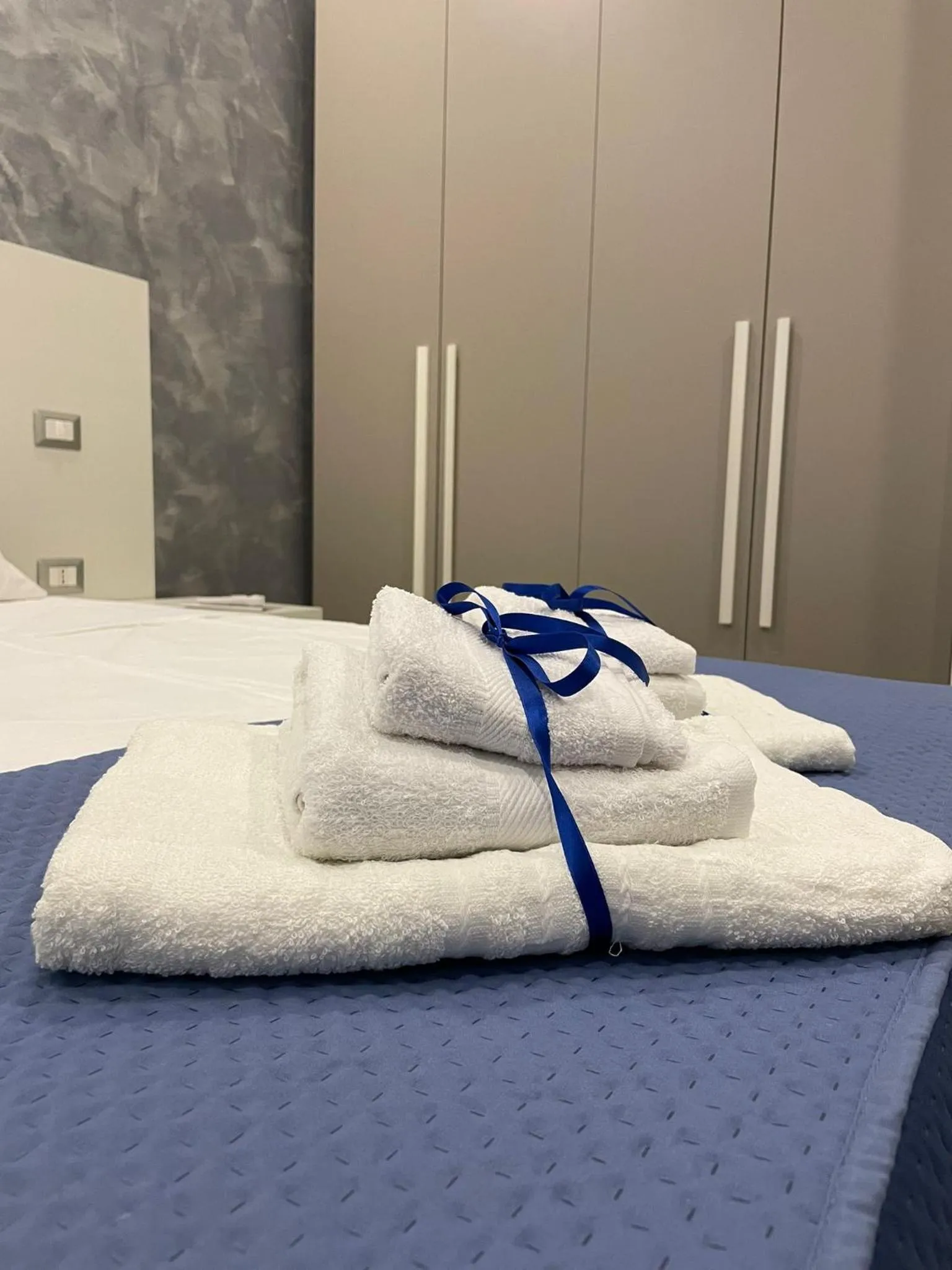 Bed in 3 Rooms Chiaia