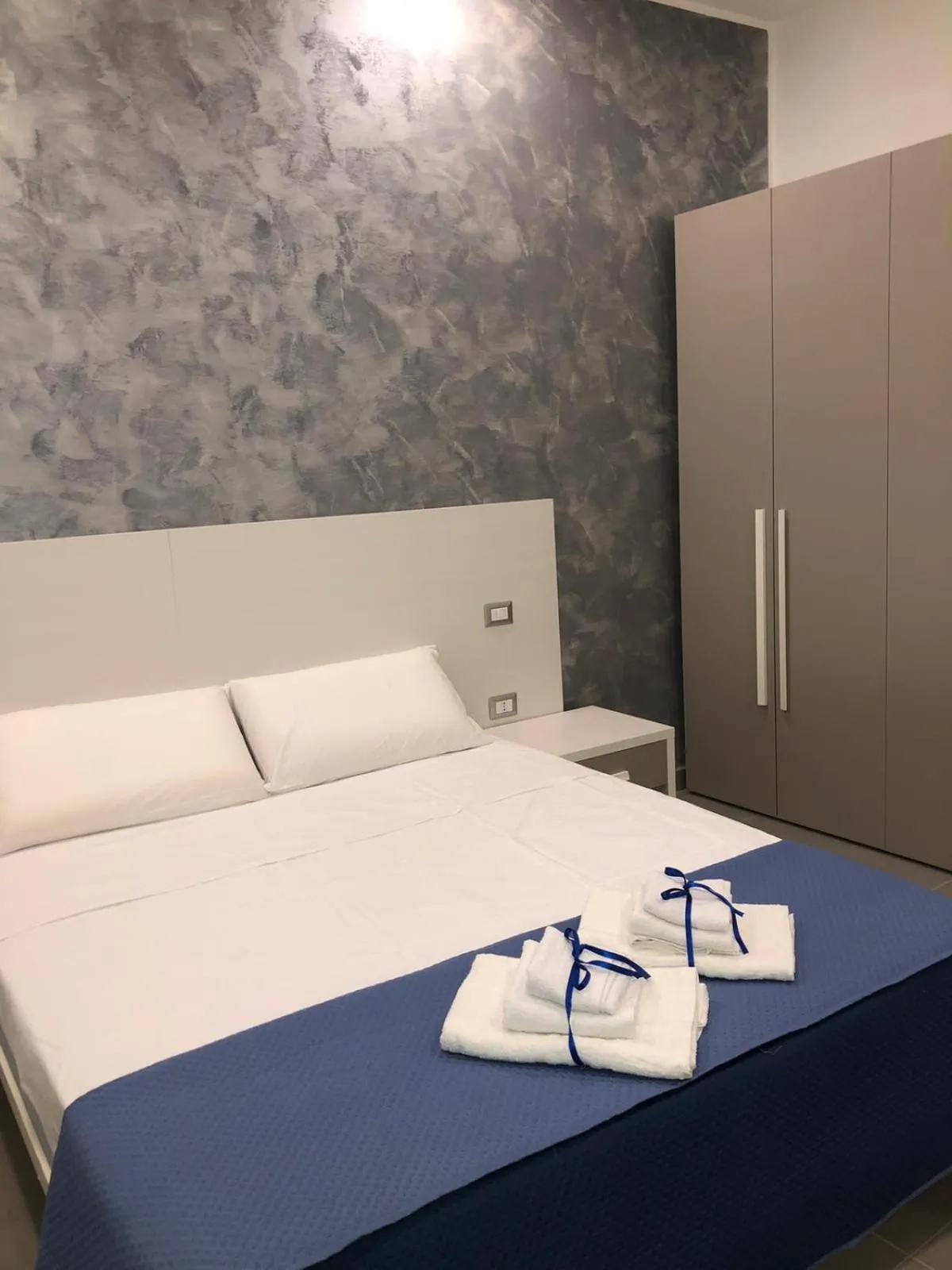 Bed in 3 Rooms Chiaia