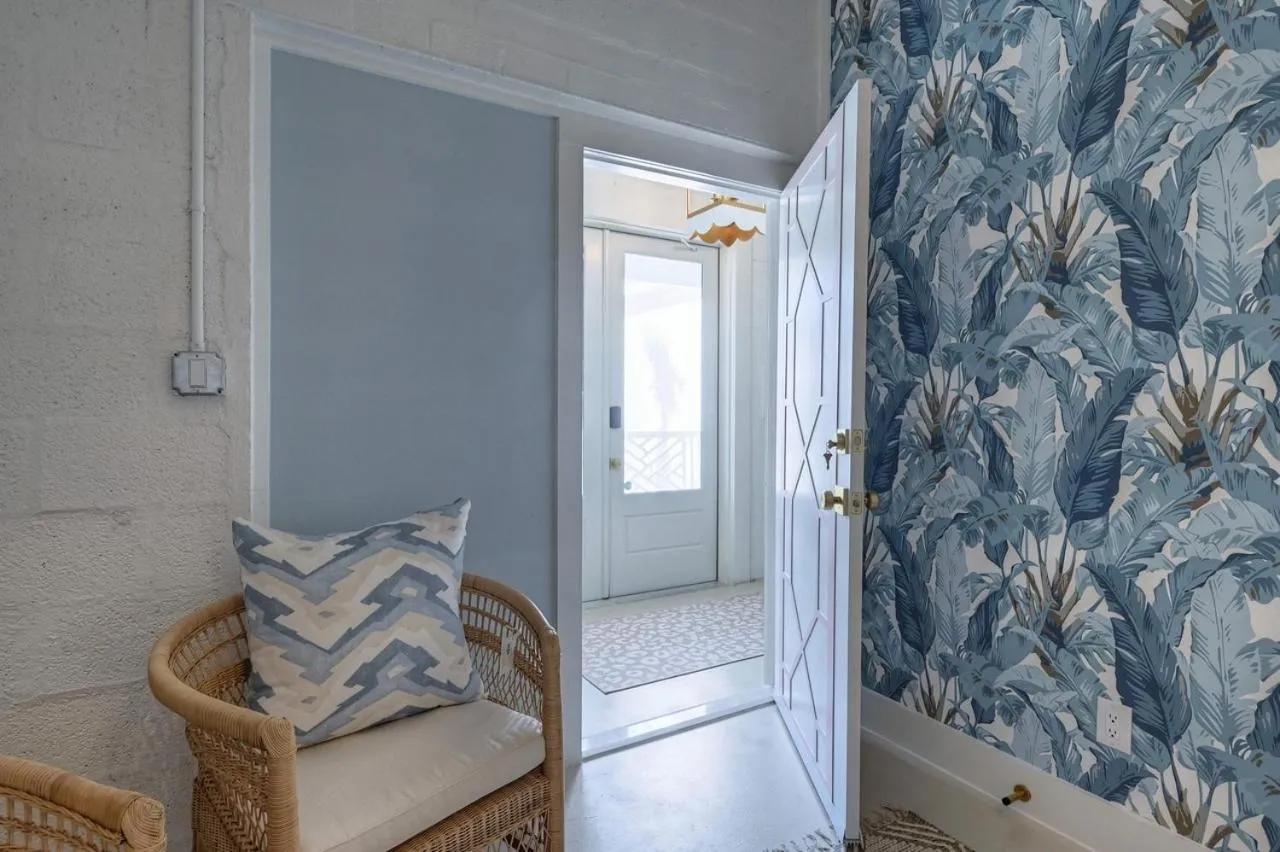 Bed in The Oleander Hotel Room 5