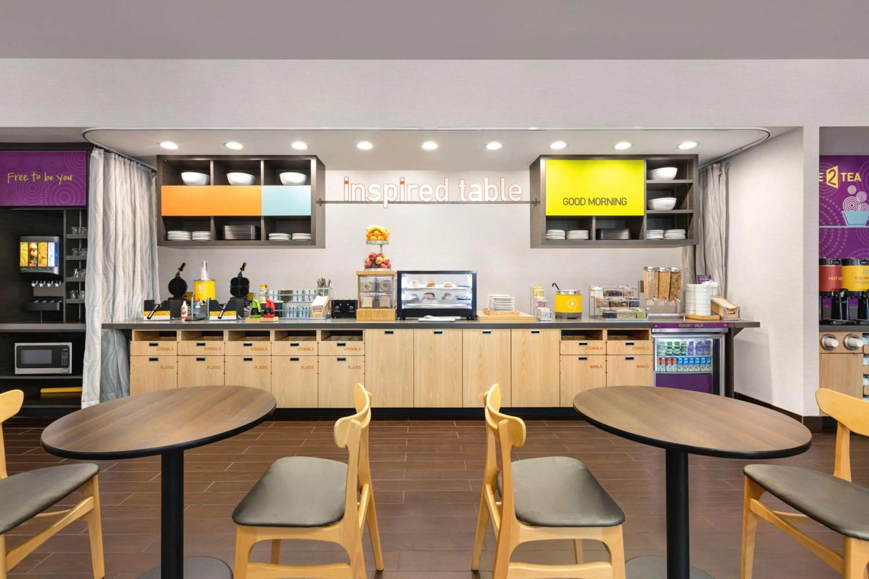 Breakfast in Home2 Suites Long Island City/Manhattan View