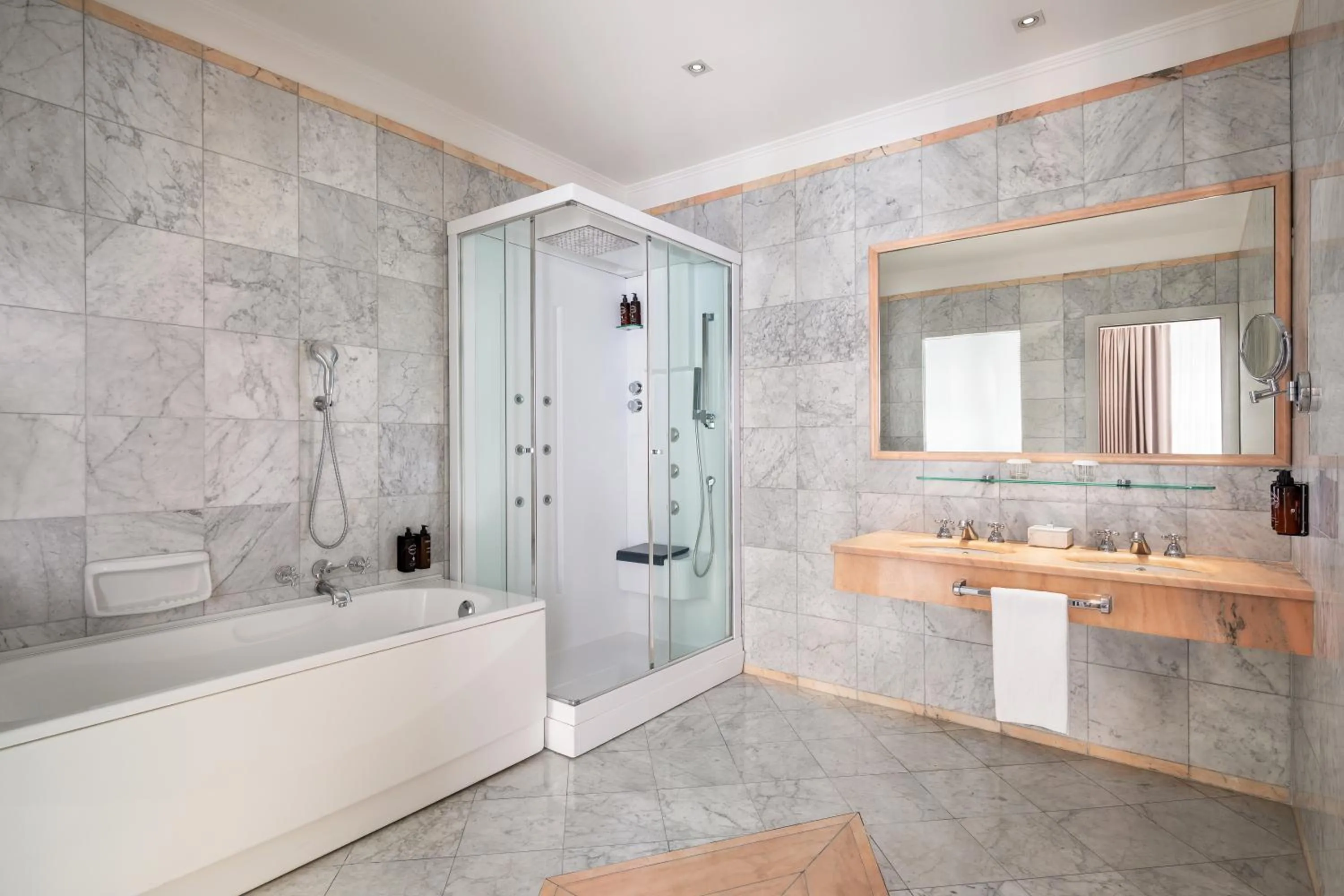 Bathroom in Sina De La Ville