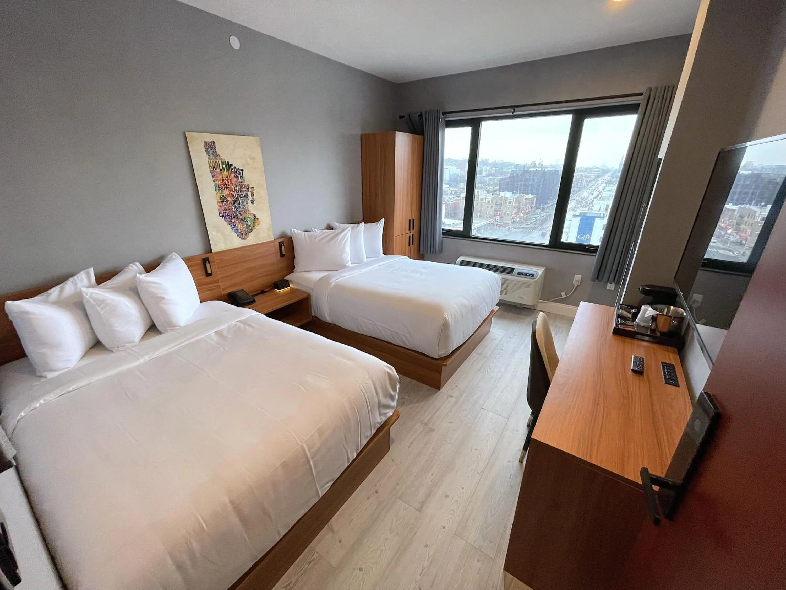 Photo of the whole room, Bed in Liberty View Brooklyn Hotel