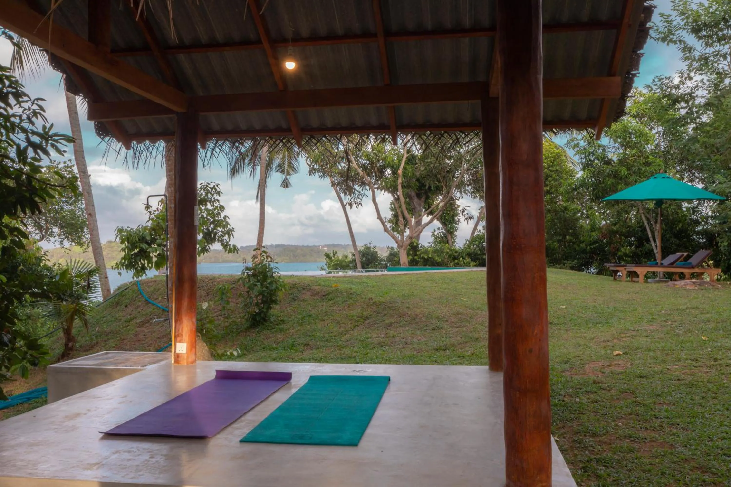 Patio in Serendipity Lake - Hikkaduwa