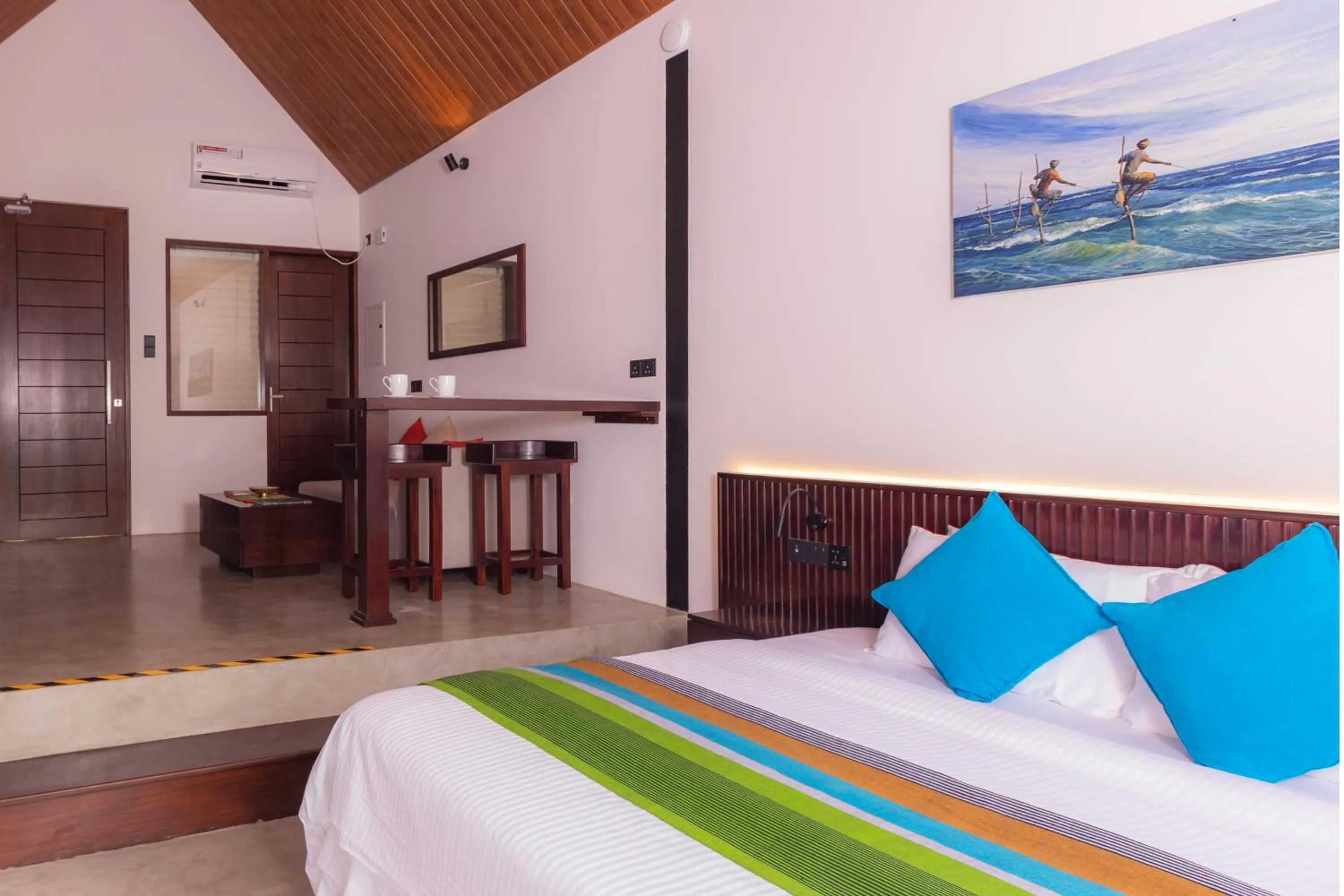 Bed in Serendipity Lake - Hikkaduwa