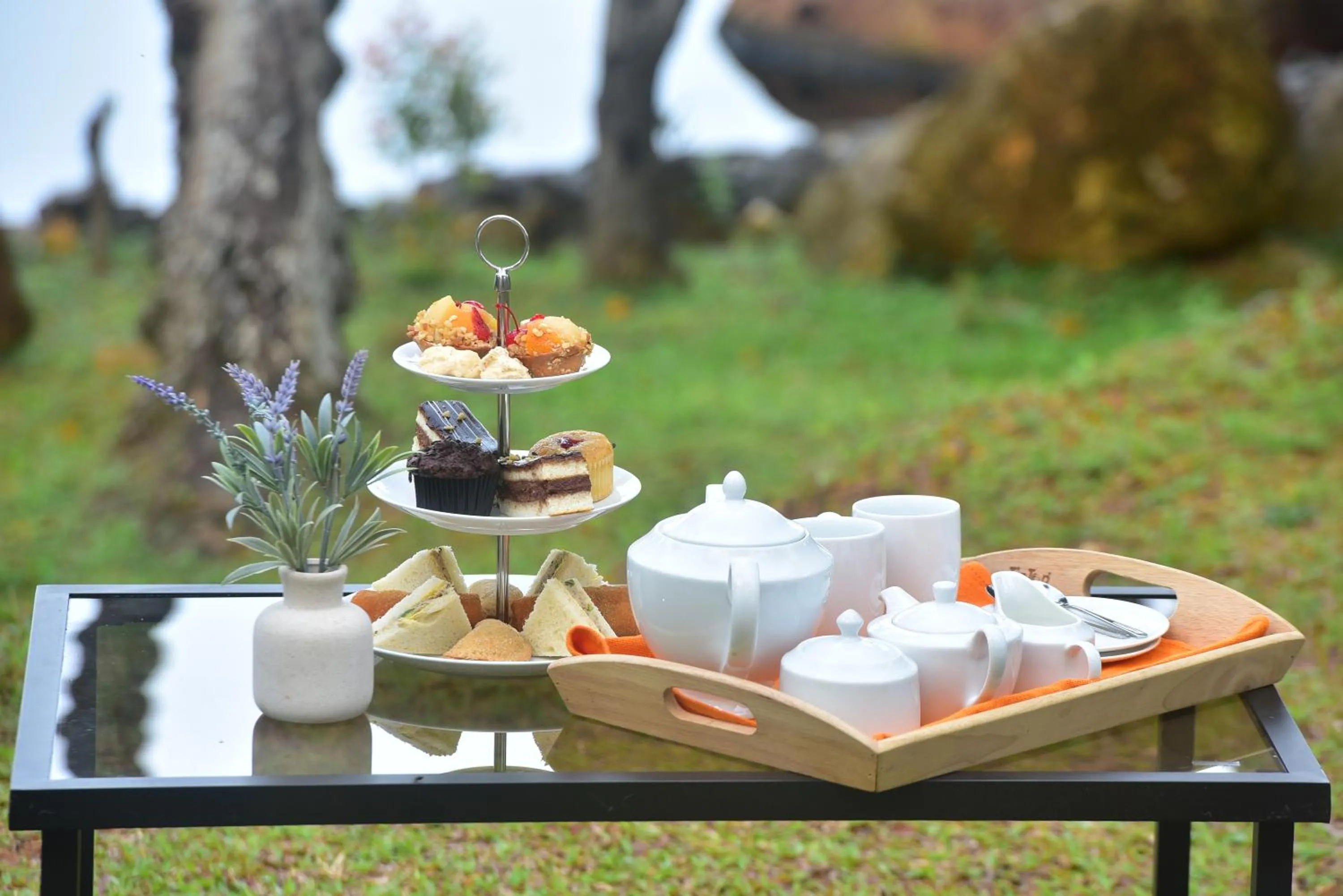 Food and drinks in Serendipity Lake - Hikkaduwa