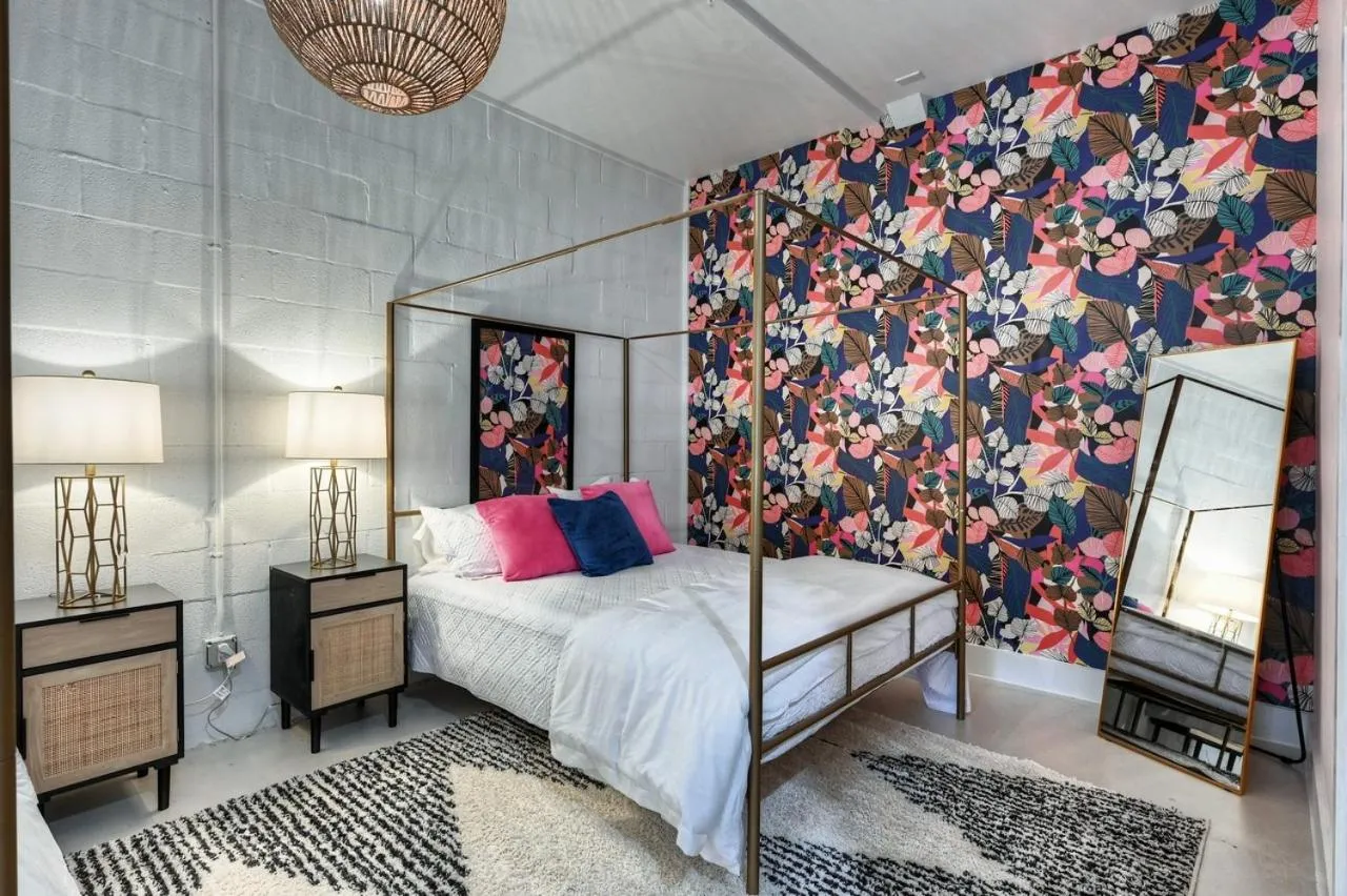 Bed in The Oleander Hotel Room 10