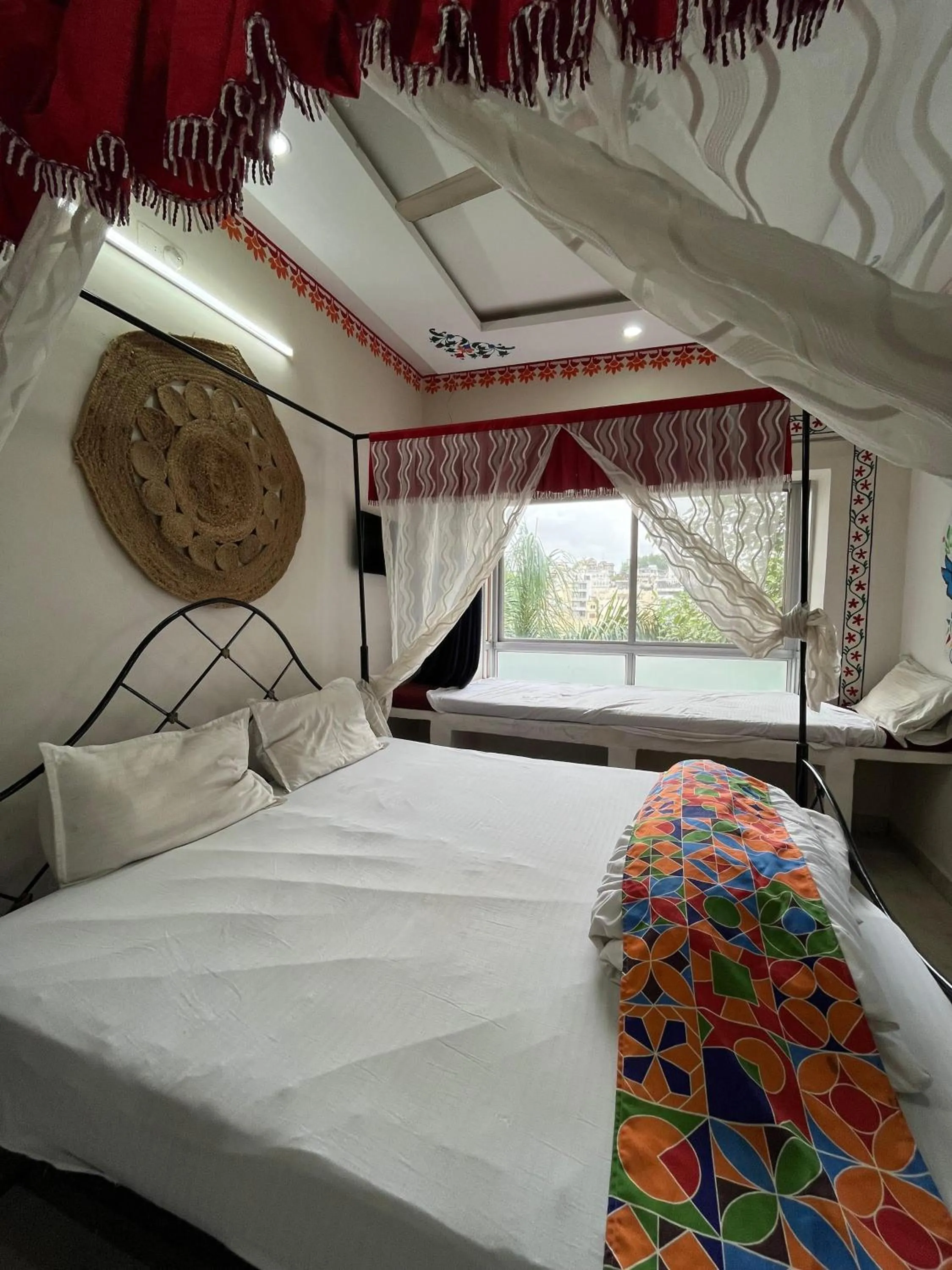 Bed in HOTEL HANUMAN GHAT On LAKE PICHOLA