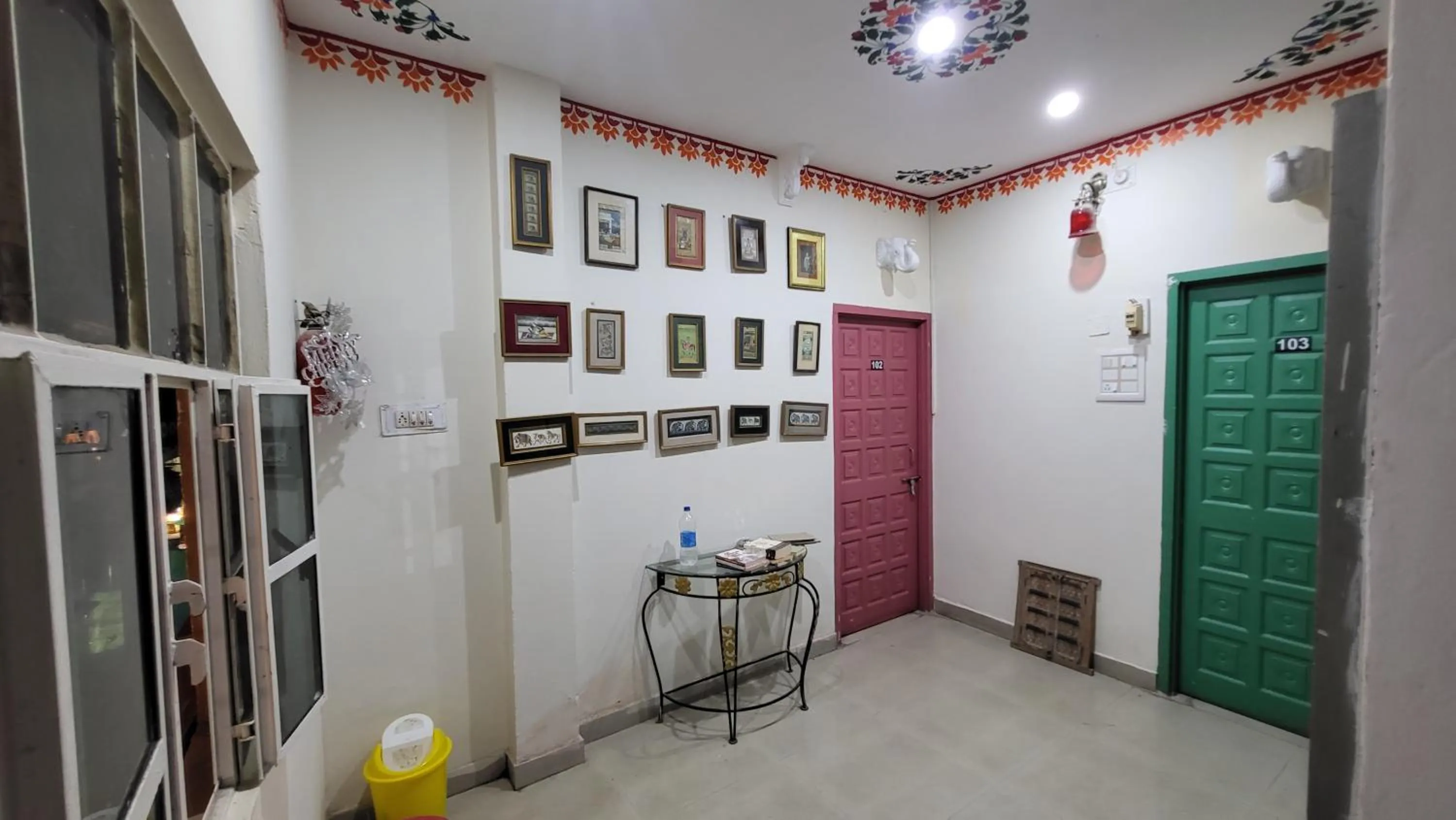 Lobby or reception in HOTEL HANUMAN GHAT On LAKE PICHOLA