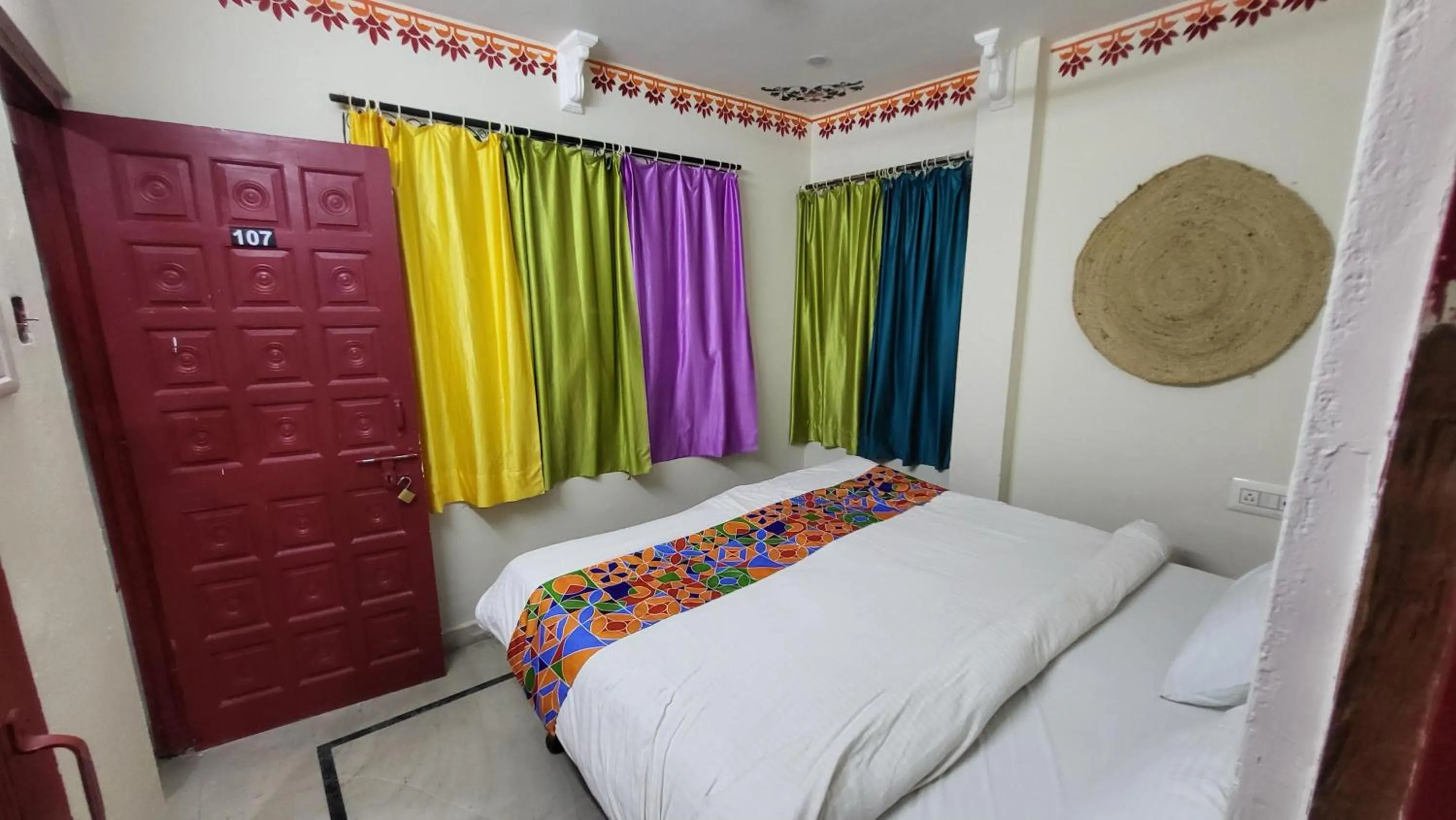 Bed in HOTEL HANUMAN GHAT On LAKE PICHOLA