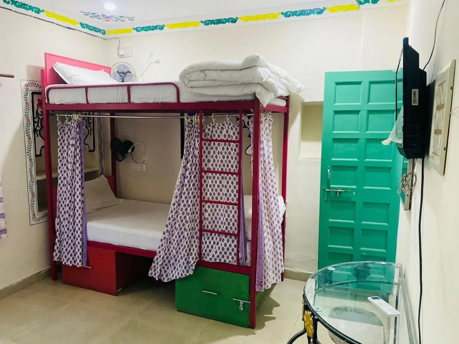 Quadruple Room - single occupancy in HOTEL HANUMAN GHAT On LAKE PICHOLA Quadruple Room - single occupancy in HOTEL HANUMAN GHAT On LAKE PICHOLA