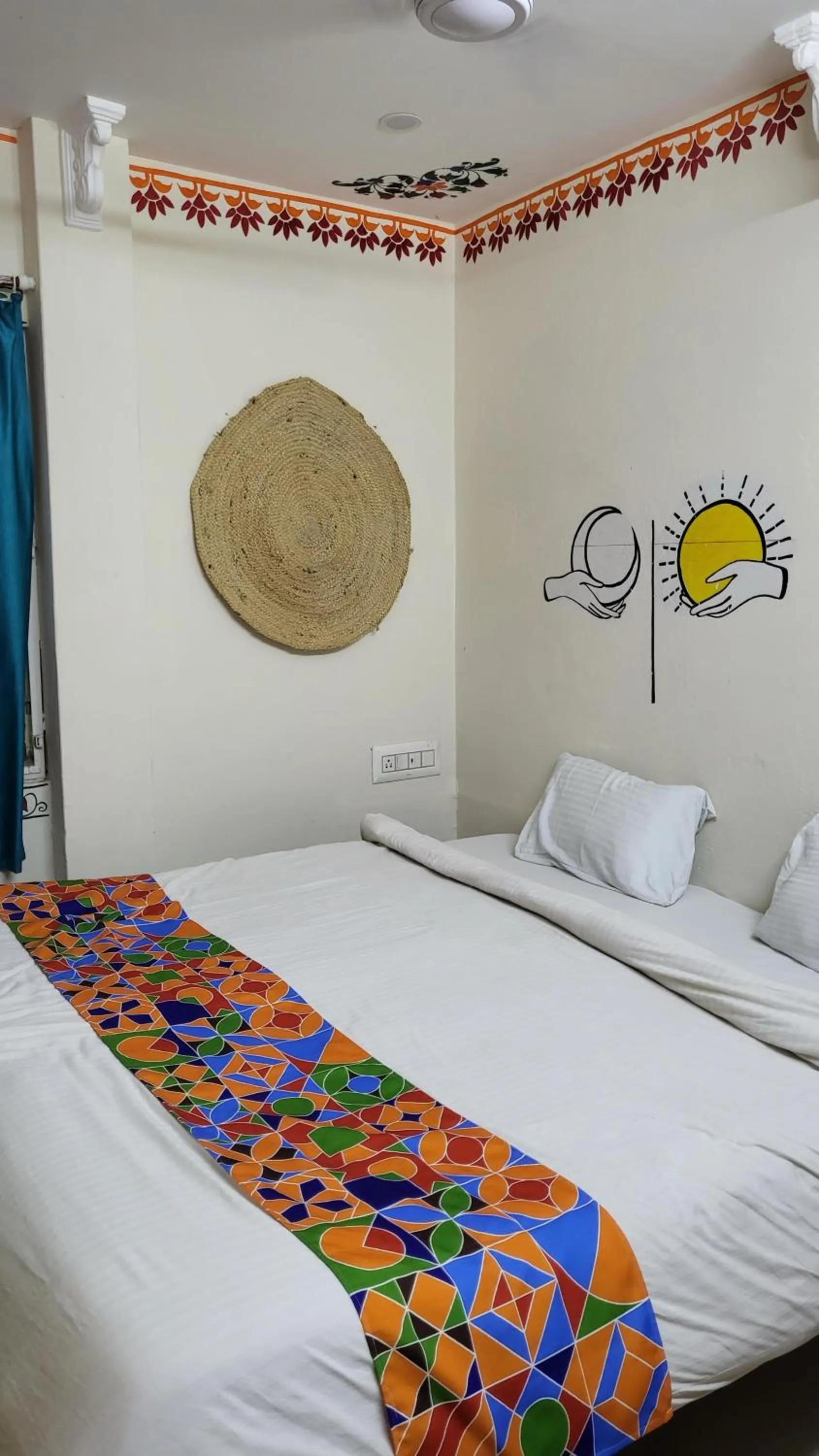 Bed in HOTEL HANUMAN GHAT On LAKE PICHOLA