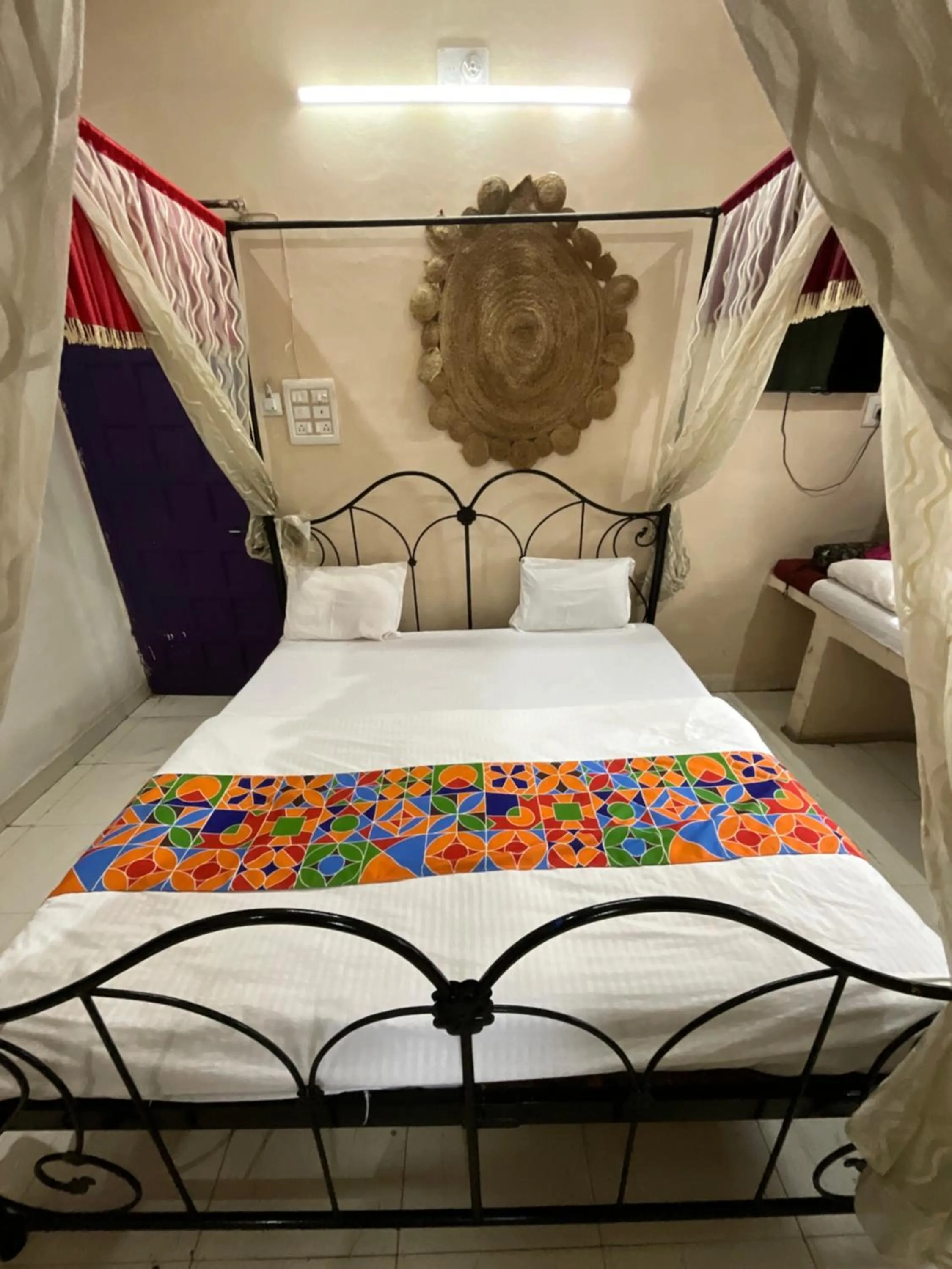 Bed in HOTEL HANUMAN GHAT On LAKE PICHOLA