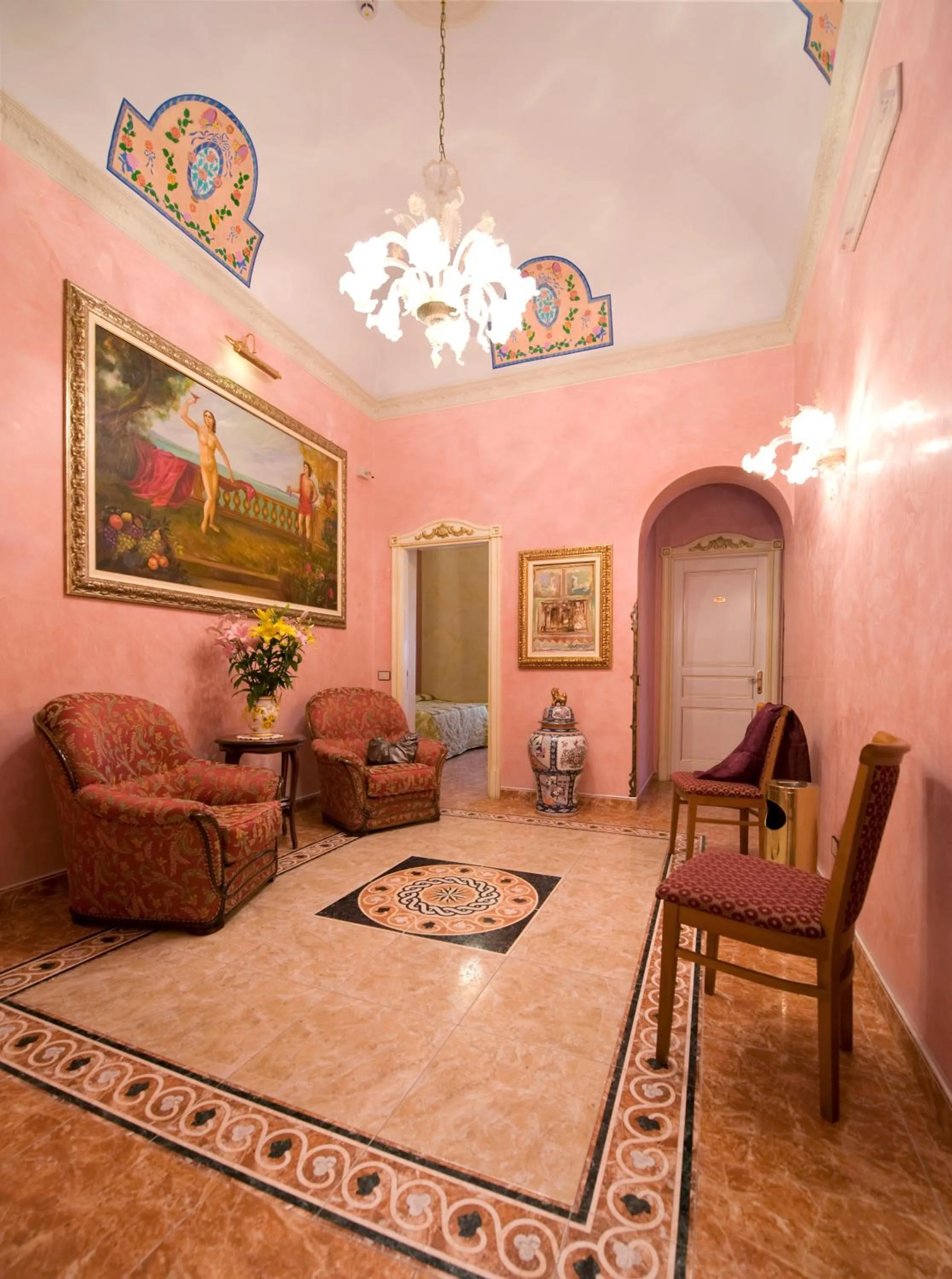 Communal lounge/ TV room in Hotel Joli