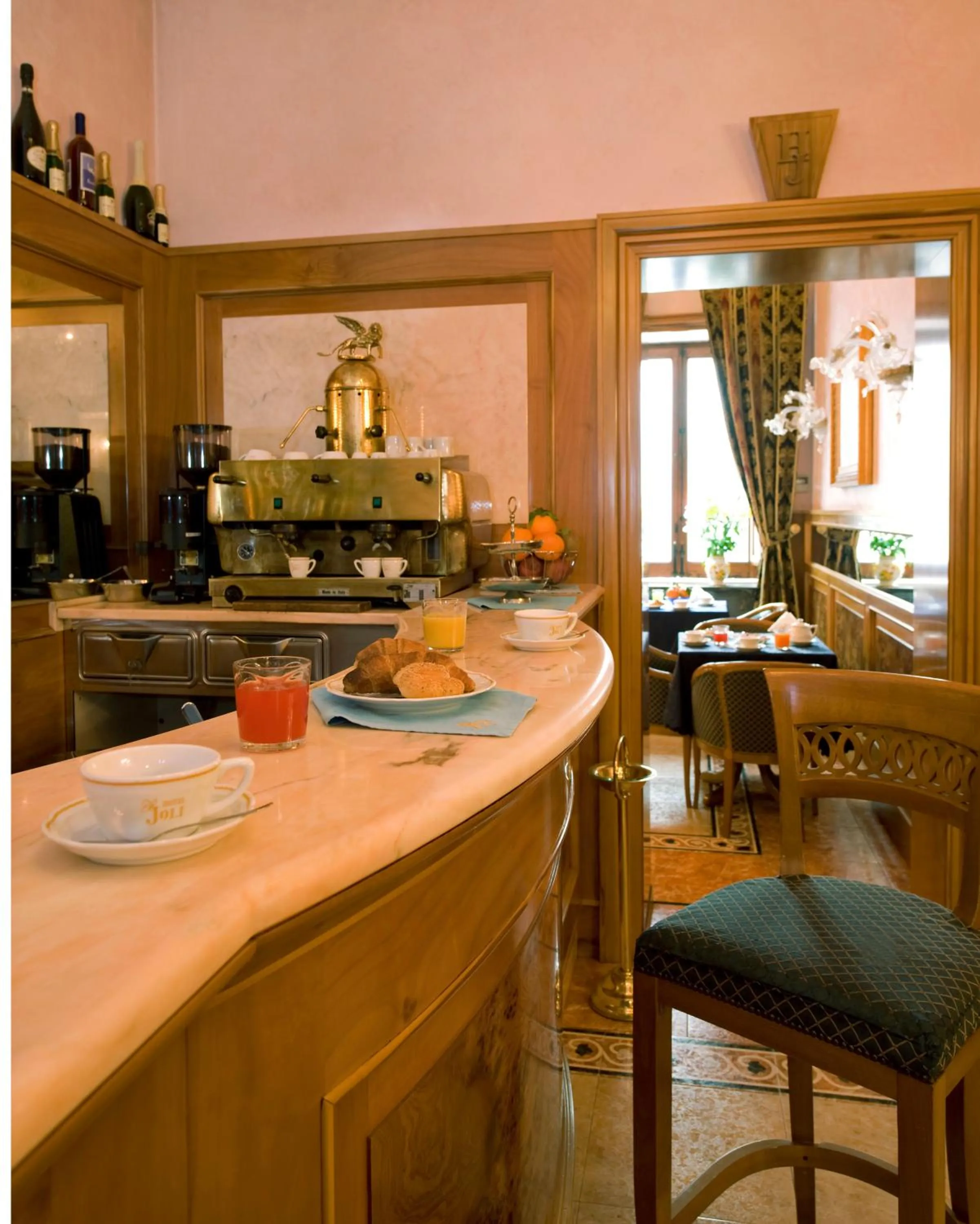 Lounge or bar in Hotel Joli