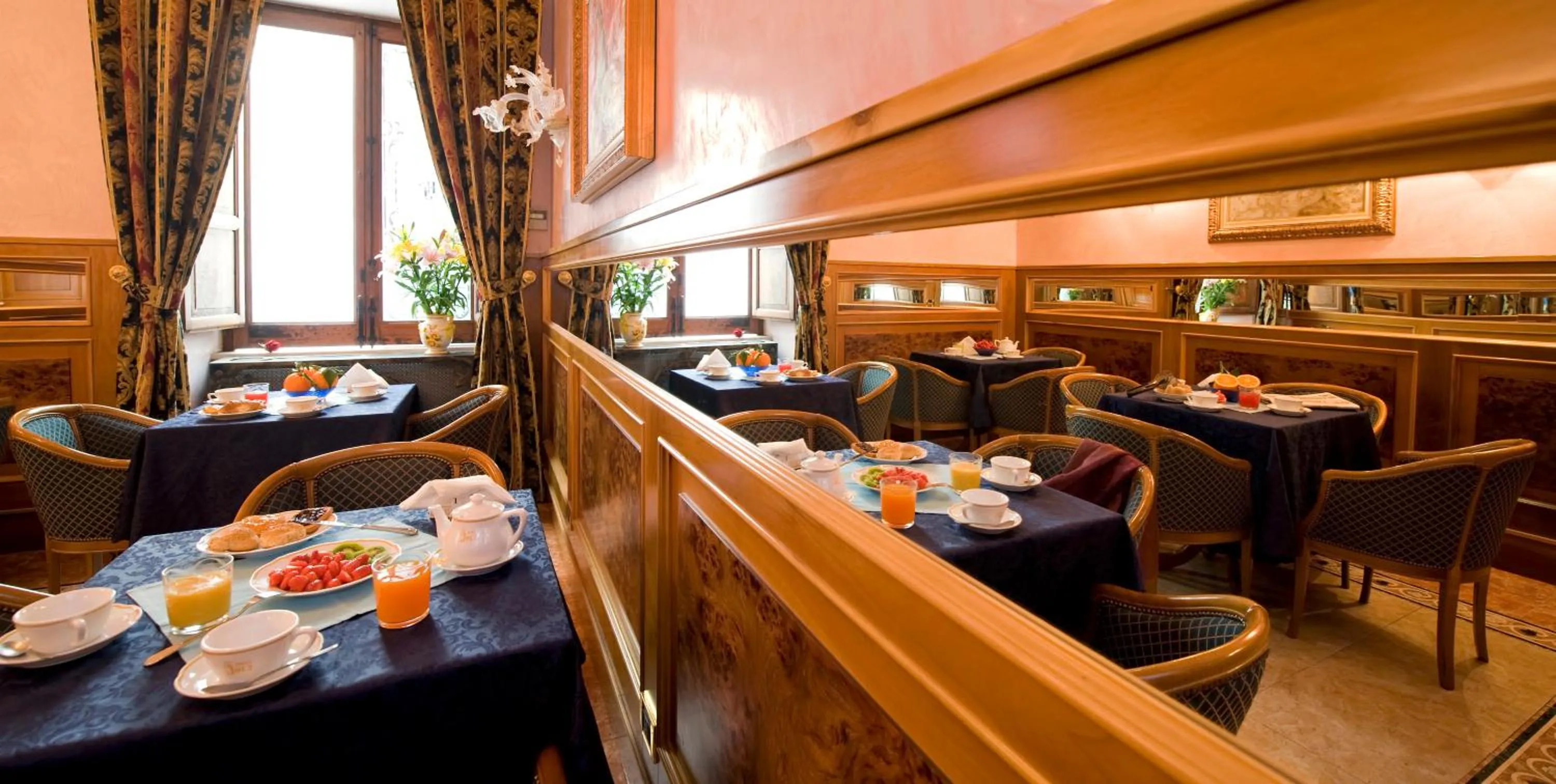 Restaurant/places to eat in Hotel Joli