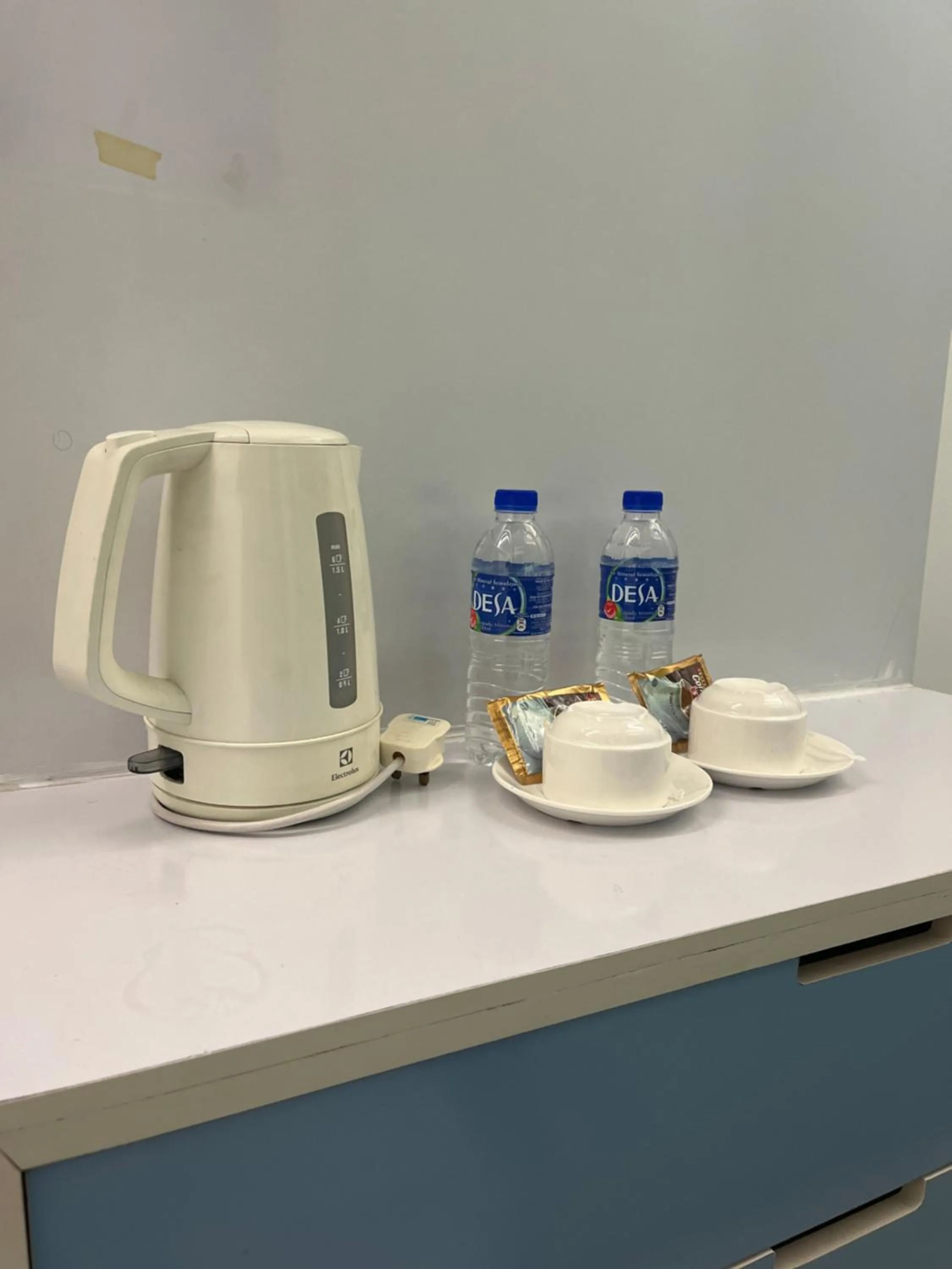 Coffee/tea facilities in Coastline Hotel