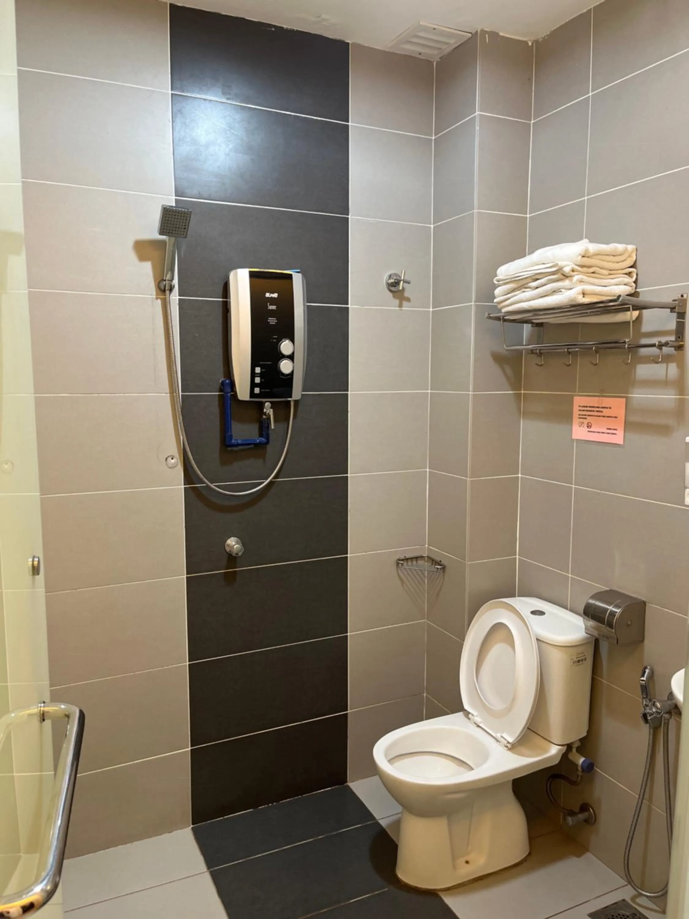 Shower in Coastline Hotel