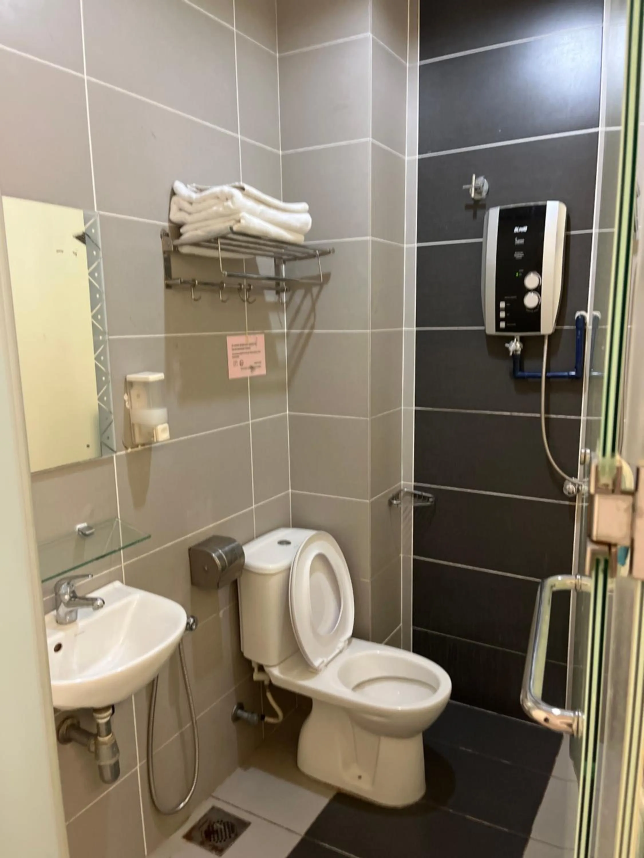 Shower in Coastline Hotel