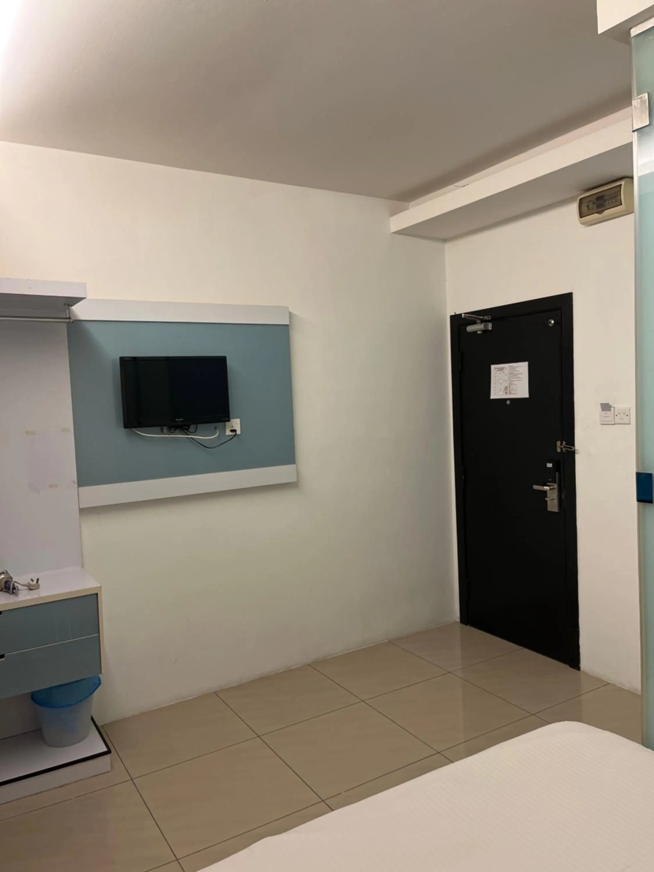 TV and multimedia, Bed in Coastline Hotel