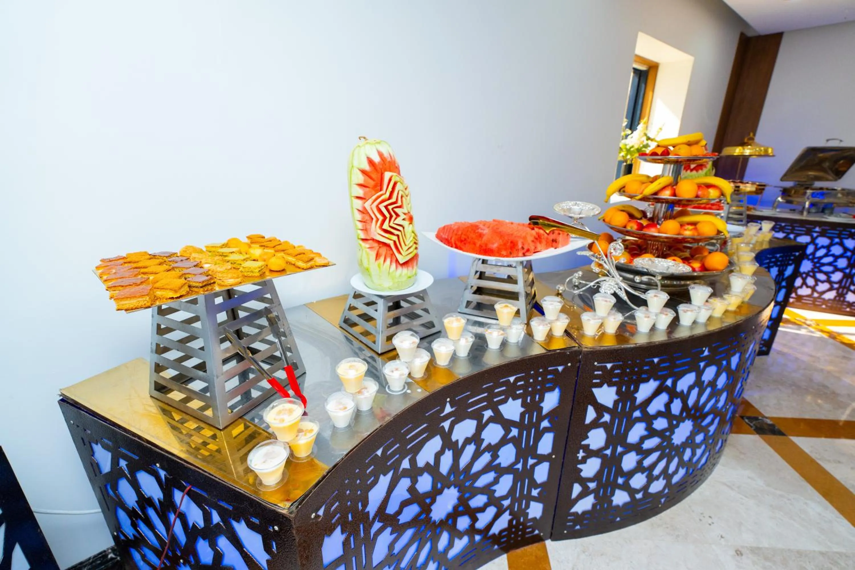 Food and drinks in Al Kiram Hotel Al Azizia