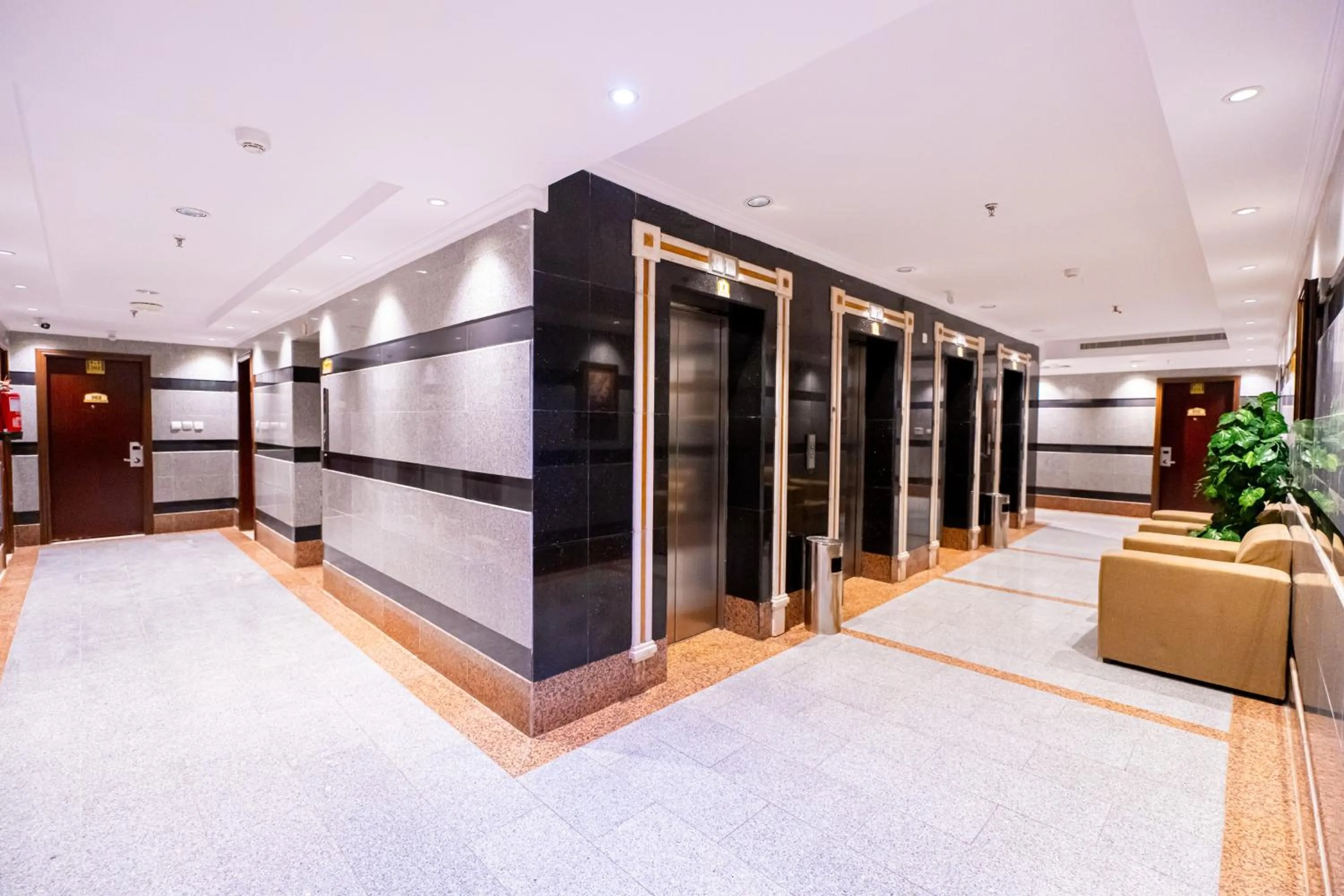 elevator in Al Kiram Hotel Al Azizia
