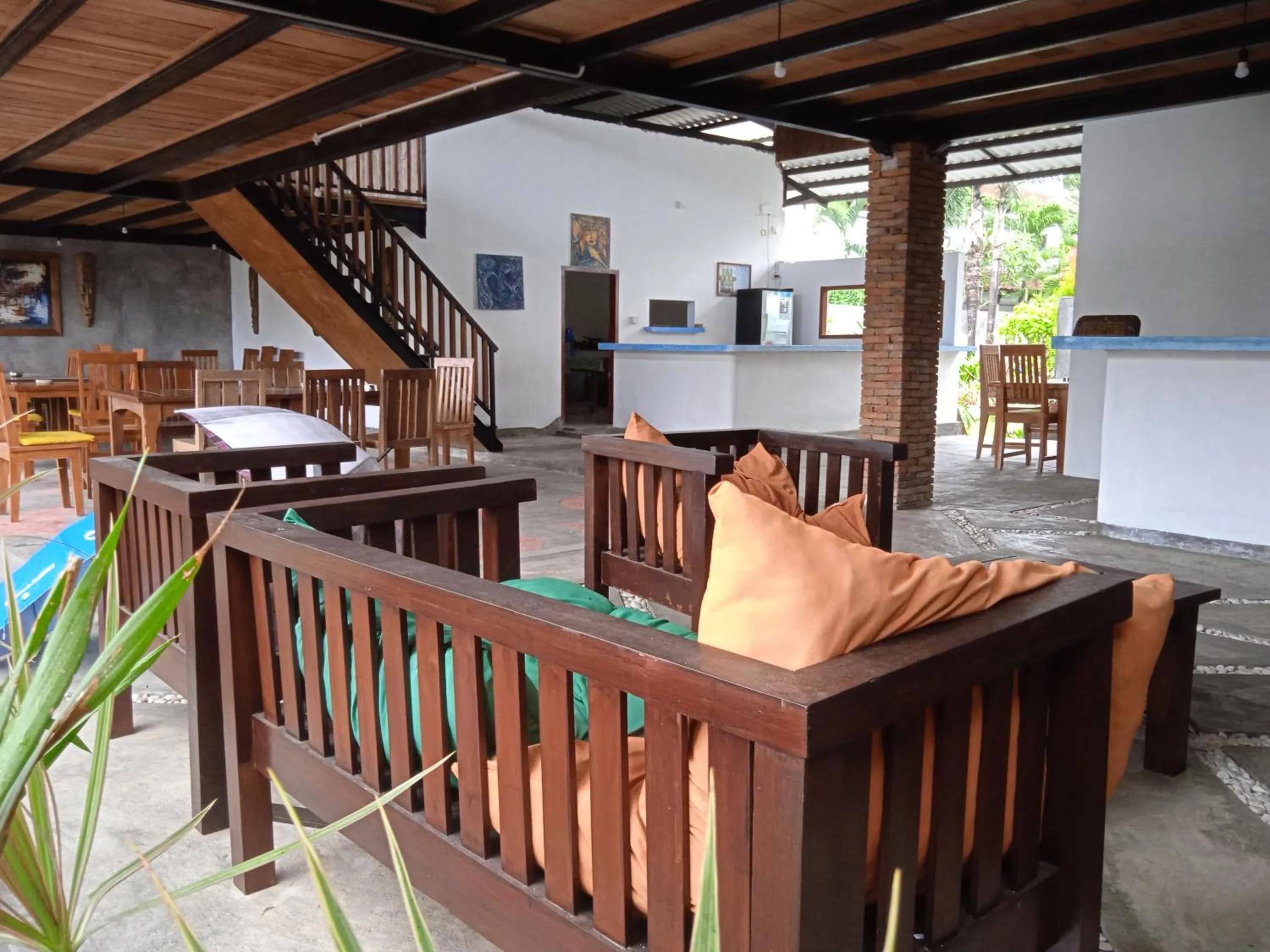 Restaurant/places to eat in family house hotel kuta