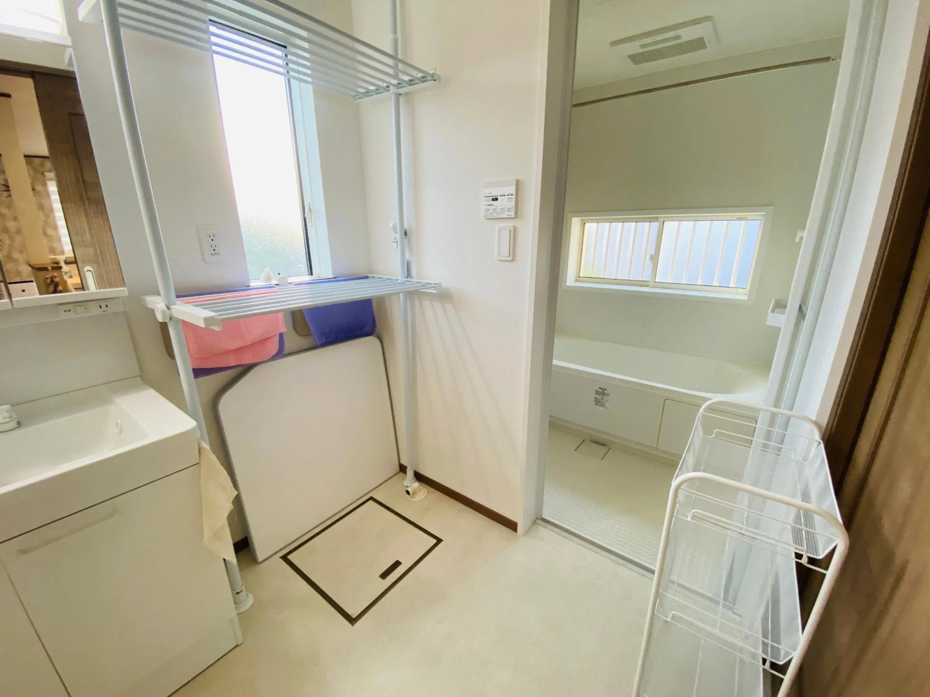 Bathroom in ABURATSUBO Bekkan 三浦半島の最南端にある有数のマグロの町 BBQが可能な貸別荘