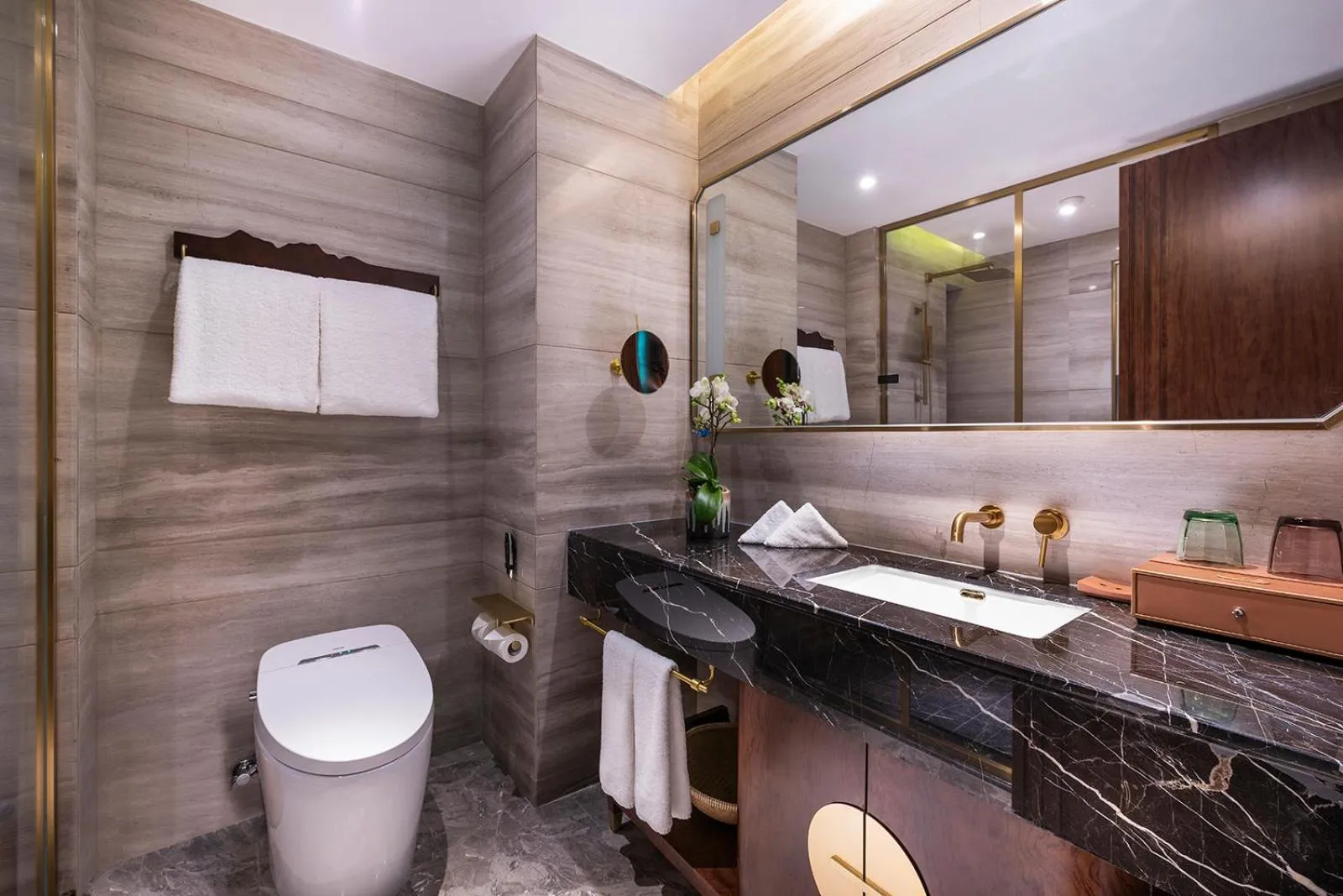 Toilet in New Century Hotel Qianchao Hangzhou