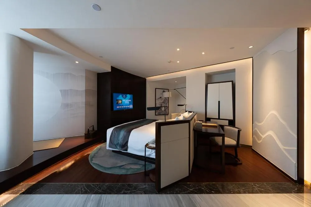 Photo of the whole room, Bed in New Century Hotel Qianchao Hangzhou