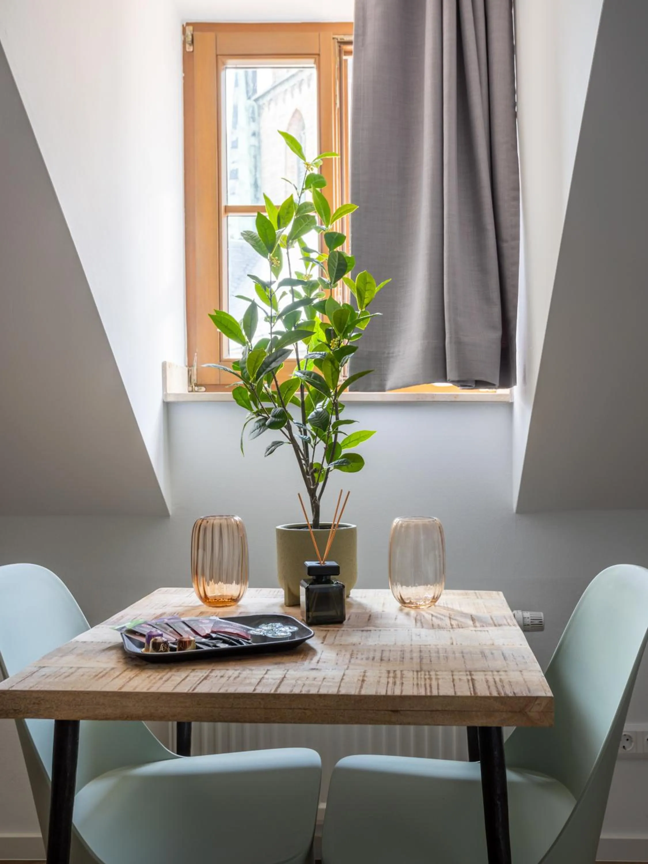 Dining area in Limehome Zwickau Hauptmarkt