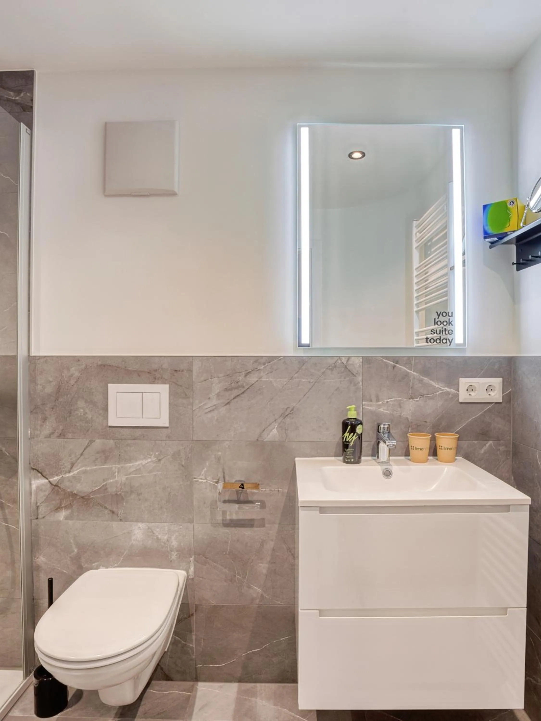 Bathroom in Limehome Zwickau Hauptmarkt