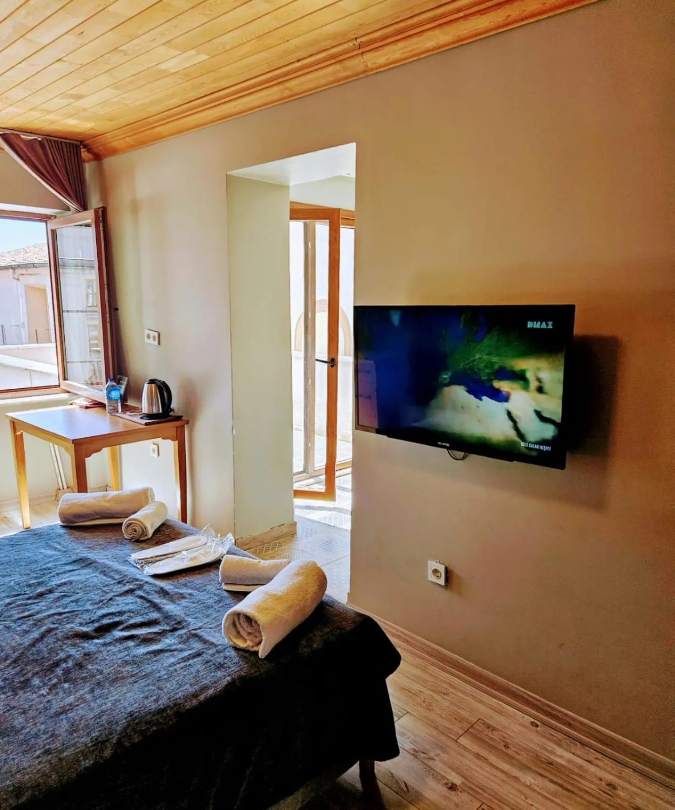 Communal lounge/ TV room, Bed in TAXIM 34 Hotel İstanbul