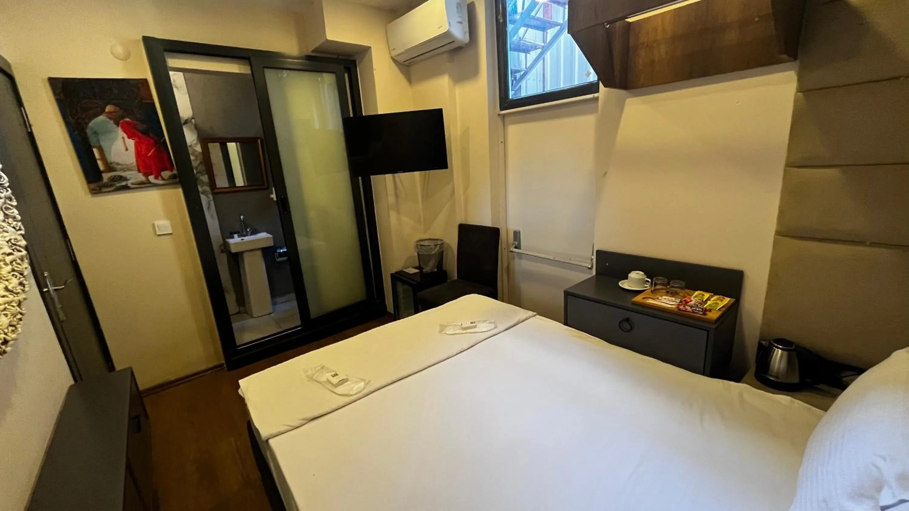 Photo of the whole room, Bed in TAXIM 34 Hotel İstanbul