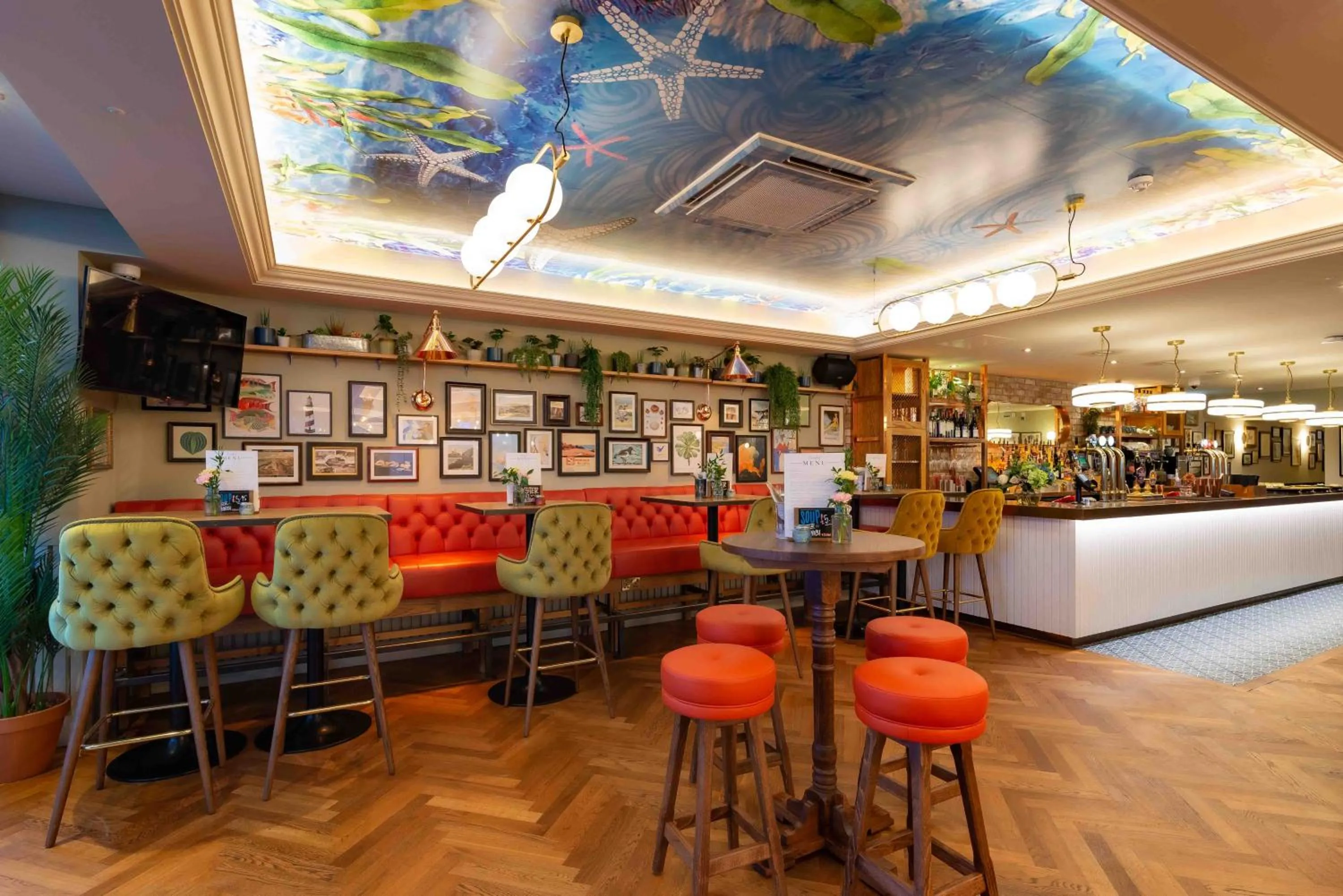 Lounge or bar in Oyster House