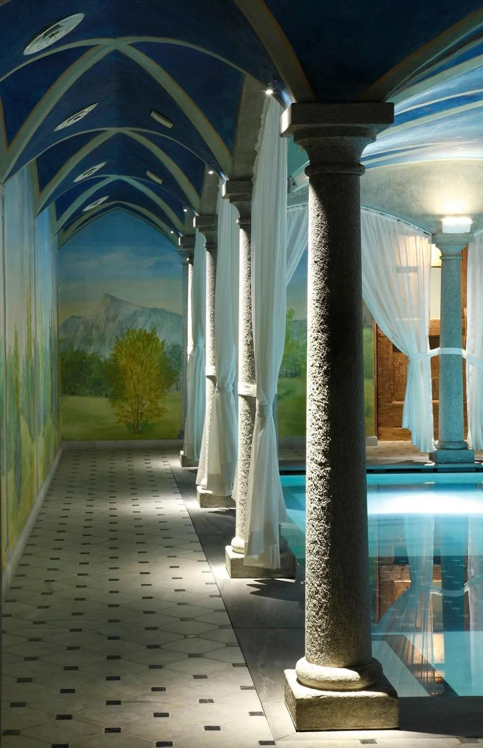 Hot Tub in Hotel Miramonti