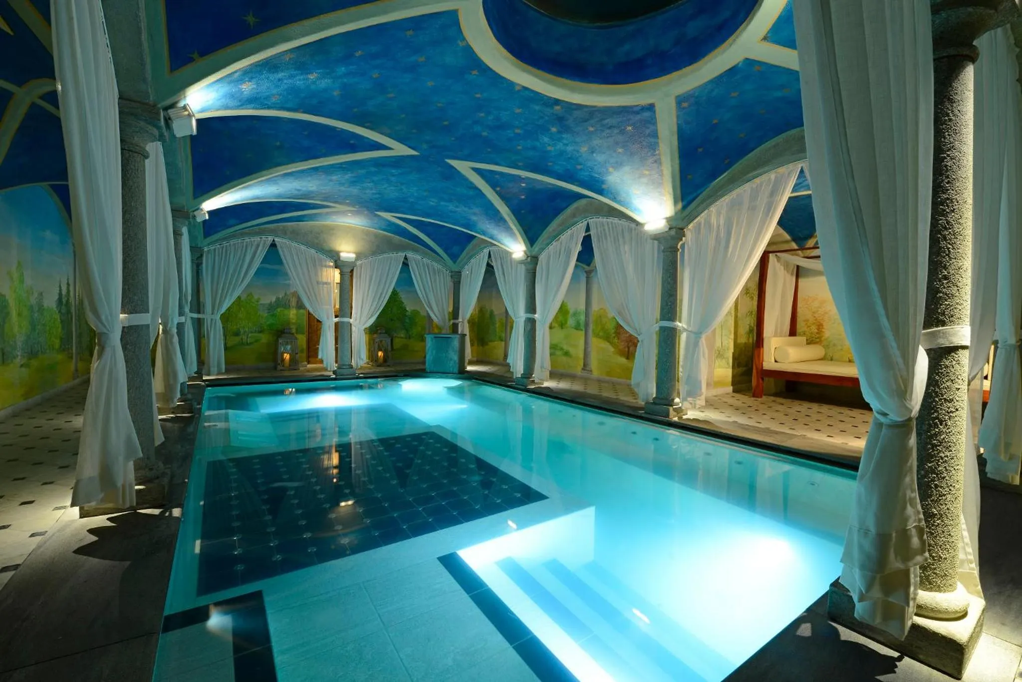 Hot Tub in Hotel Miramonti