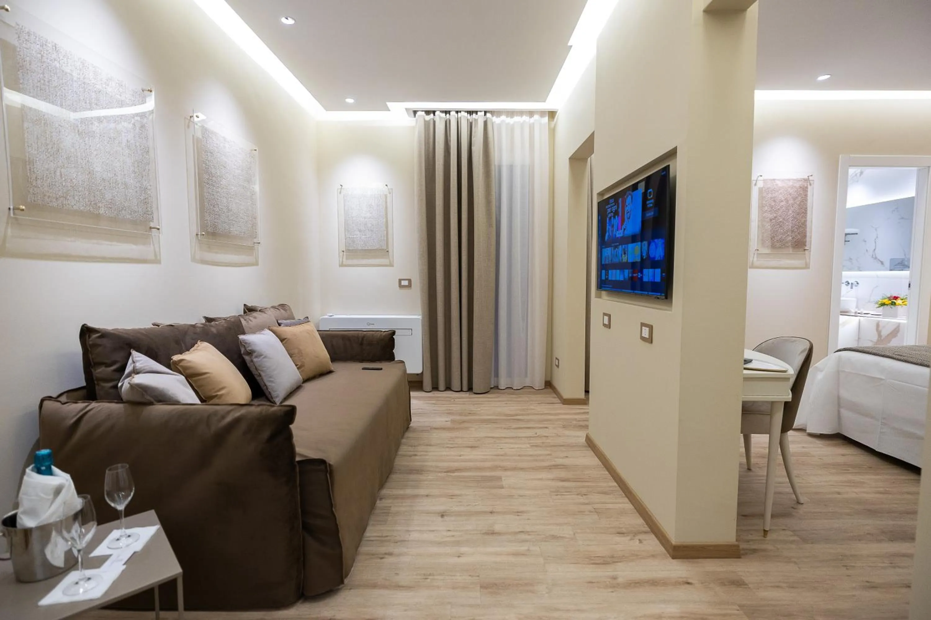 Bed in Hotel Montreal