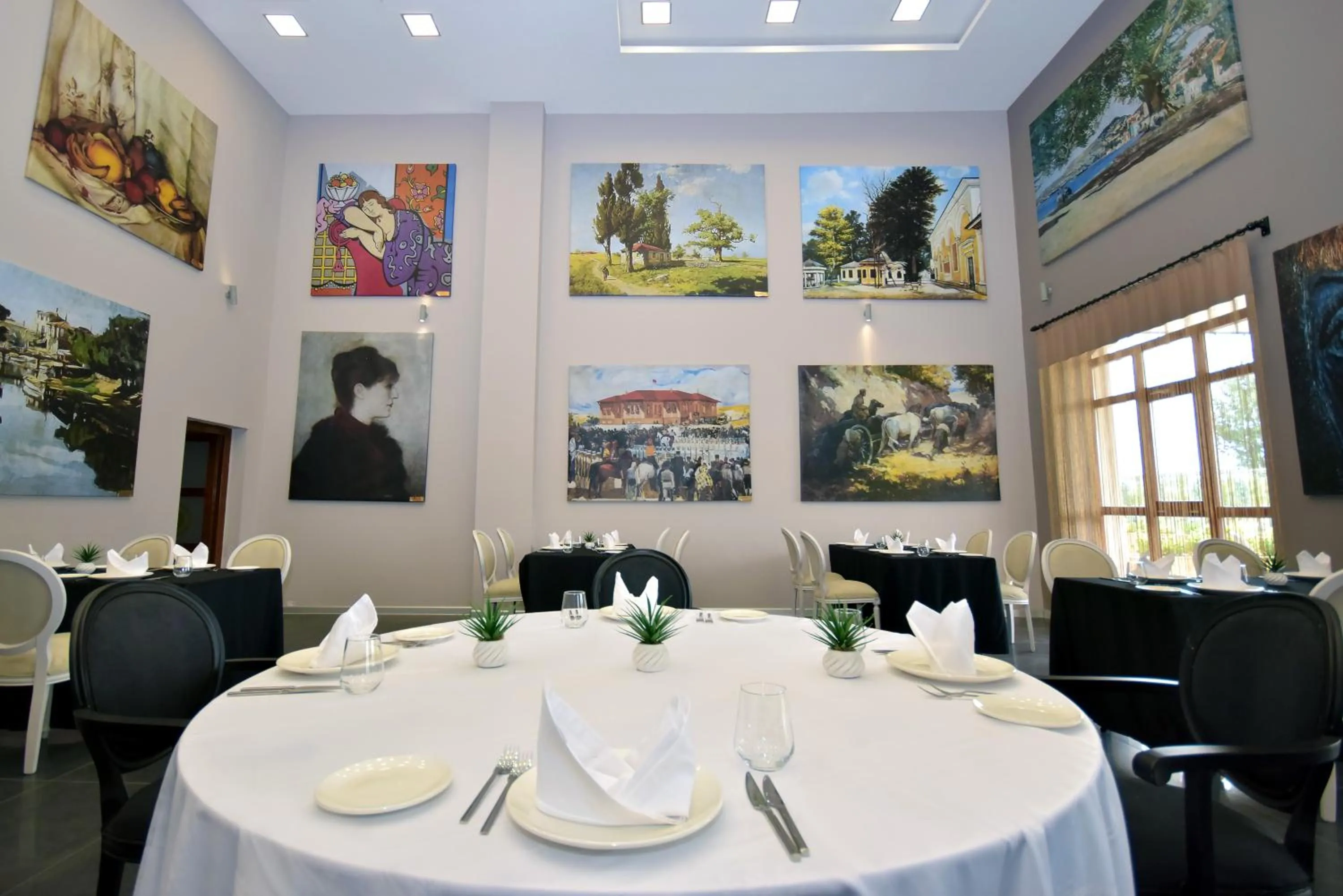 Restaurant/places to eat in CONNECT THERMAL HOTEL