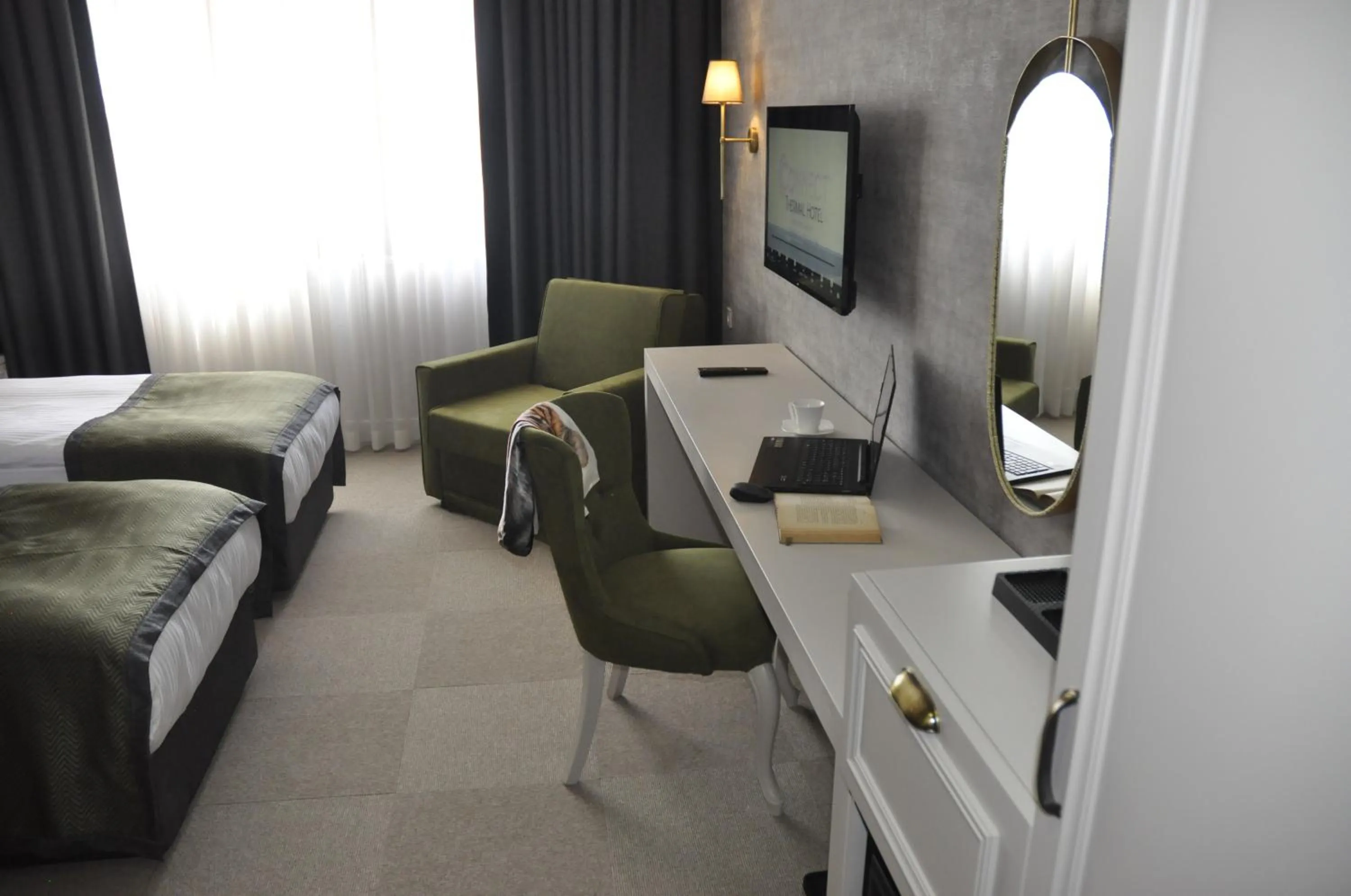 Seating area, Bed in CONNECT THERMAL HOTEL