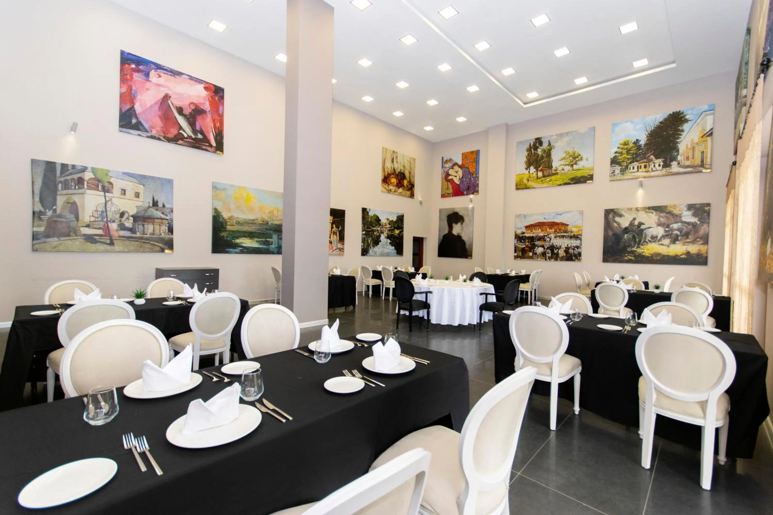 Restaurant/places to eat in CONNECT THERMAL HOTEL