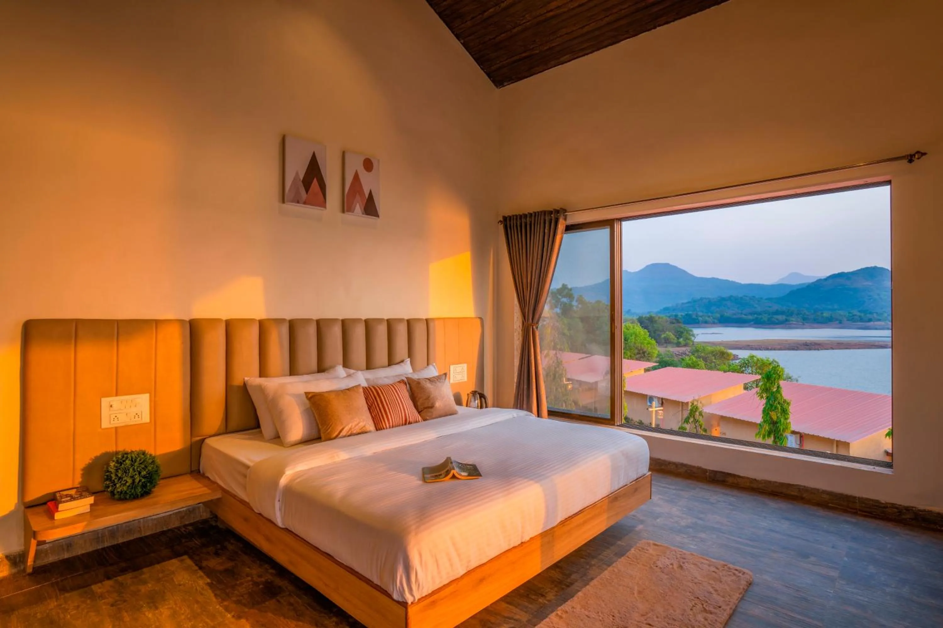 Photo of the whole room, Bed in Zostel Plus Lonavala