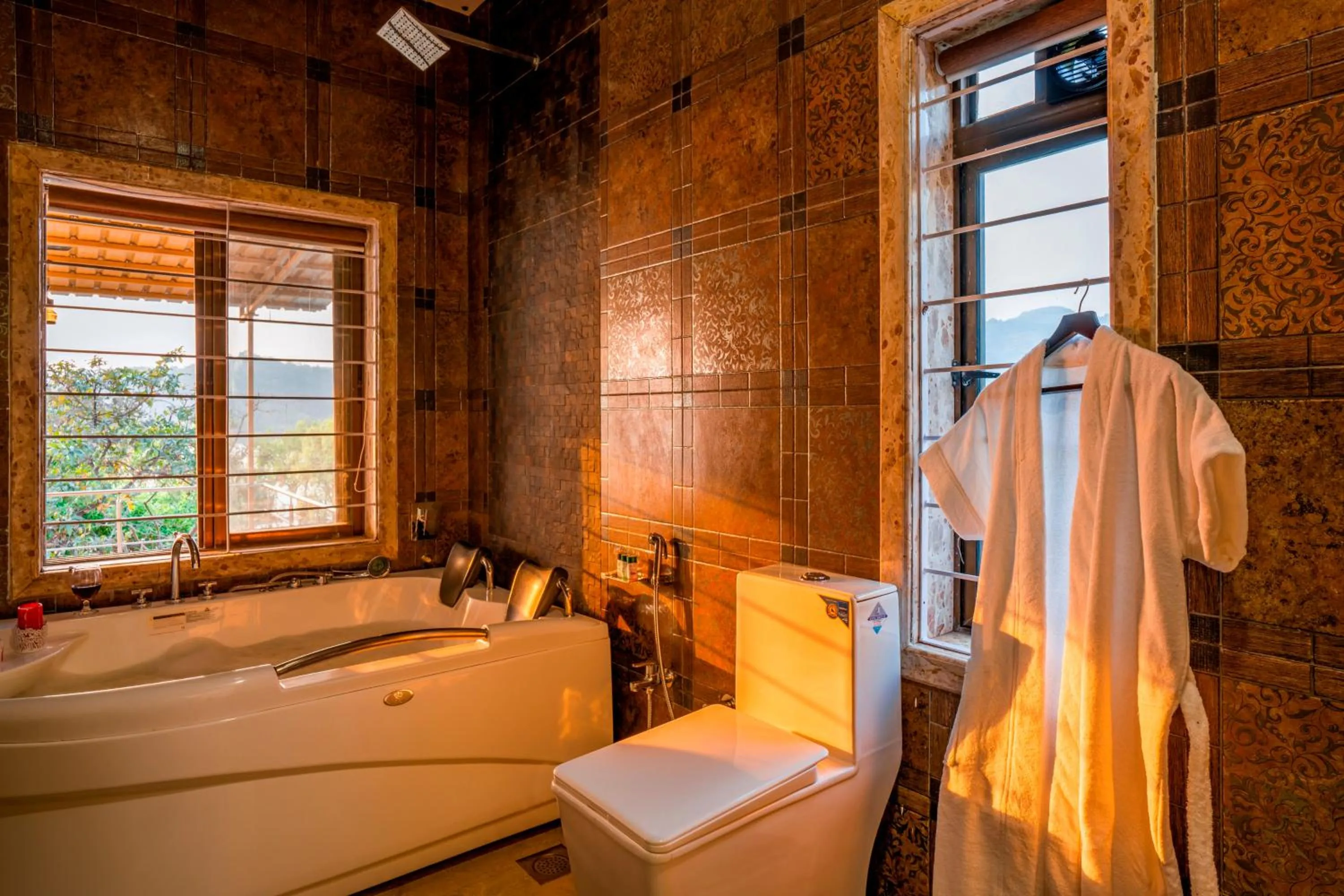 Bathroom, Bed in Zostel Plus Lonavala