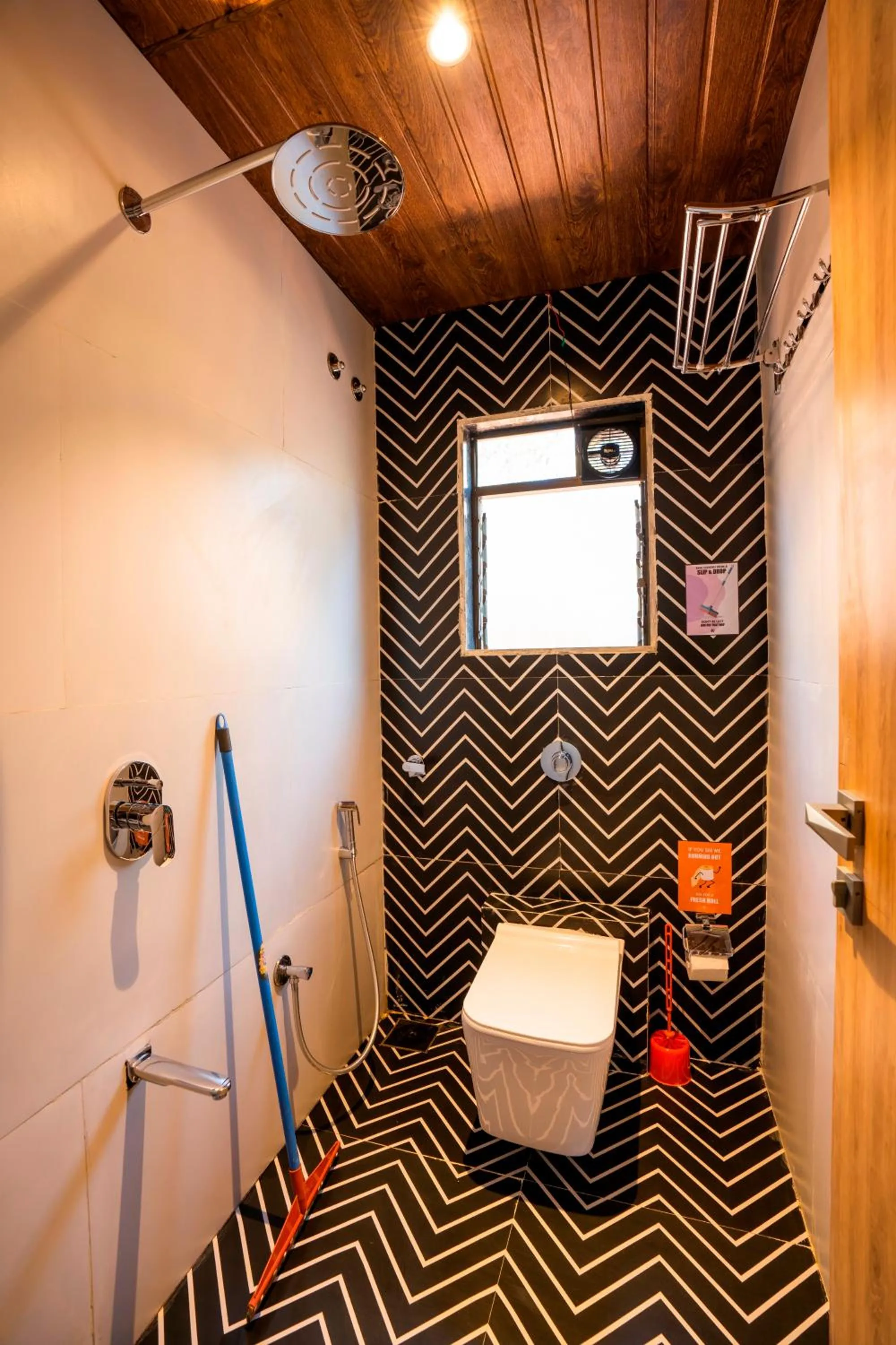 Toilet in Zostel Plus Lonavala