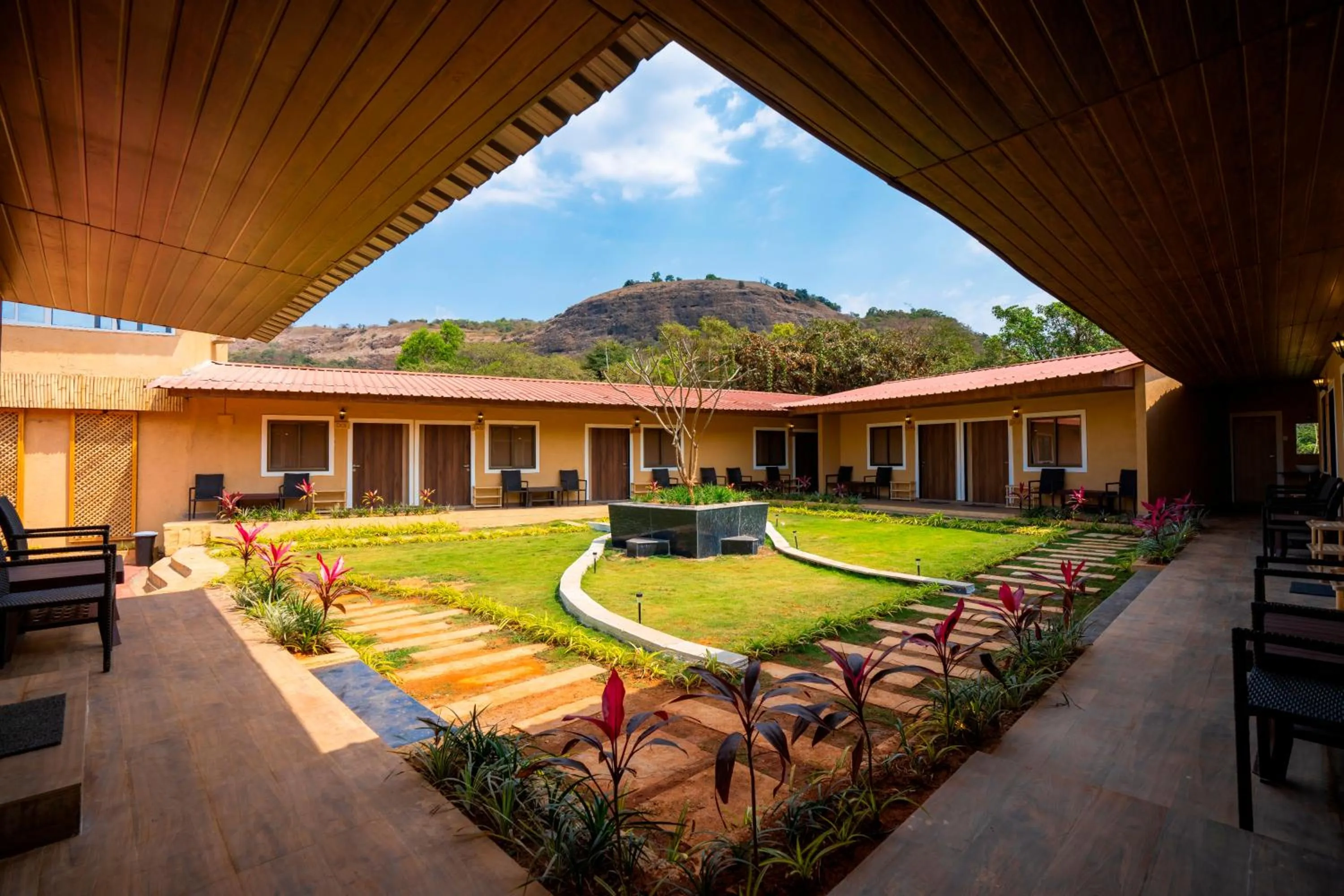 Garden in Zostel Plus Lonavala