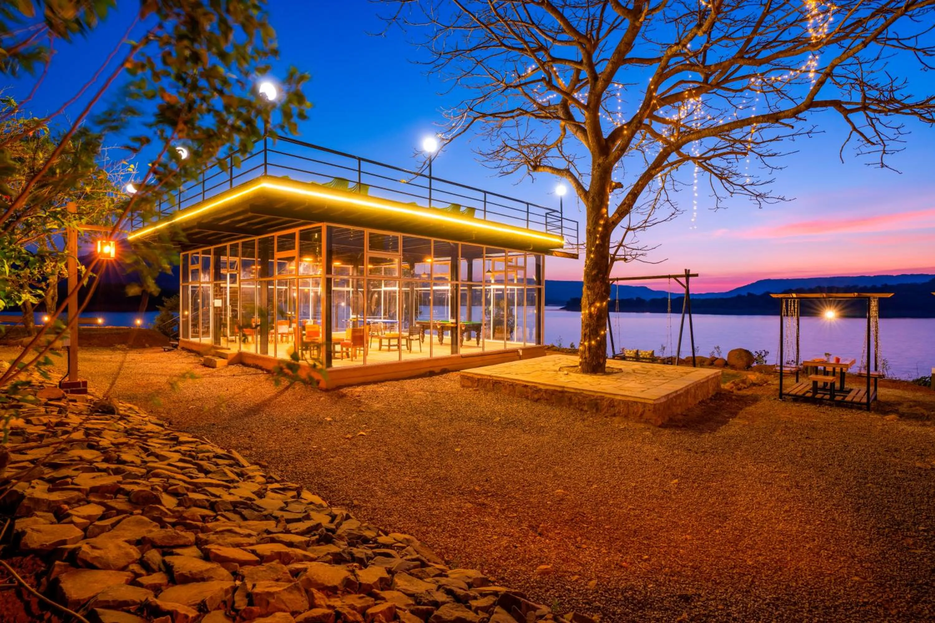 Billiard in Zostel Plus Lonavala